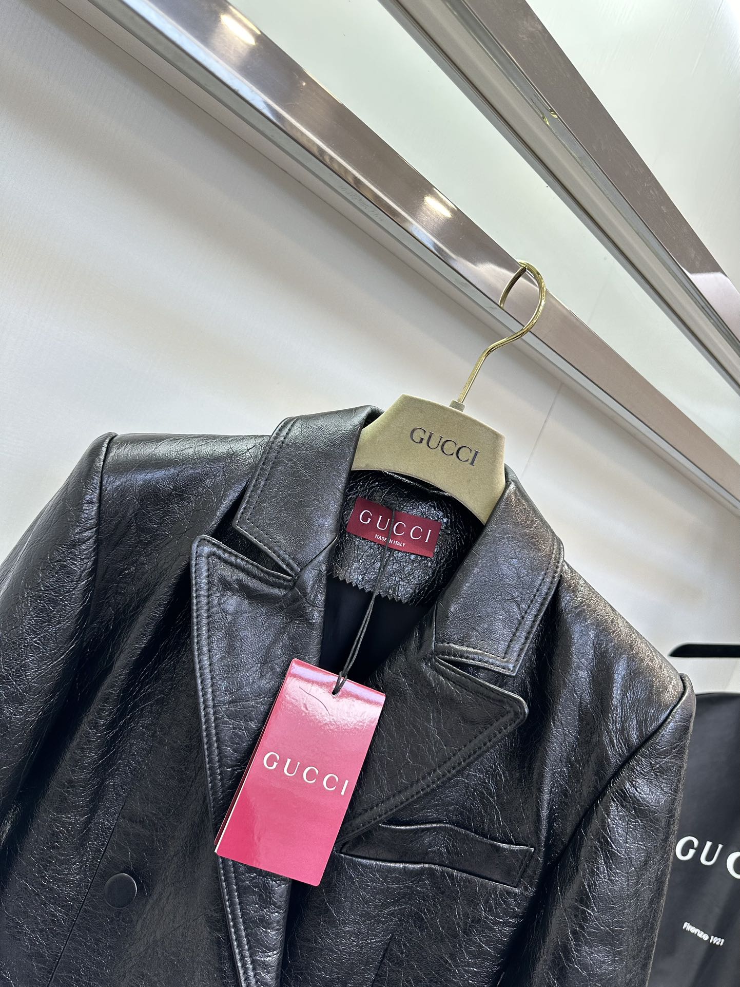 Gucci 2024 Fall Show: P3013 Female Suit with Top-Level Leather Treatment - 图片 4