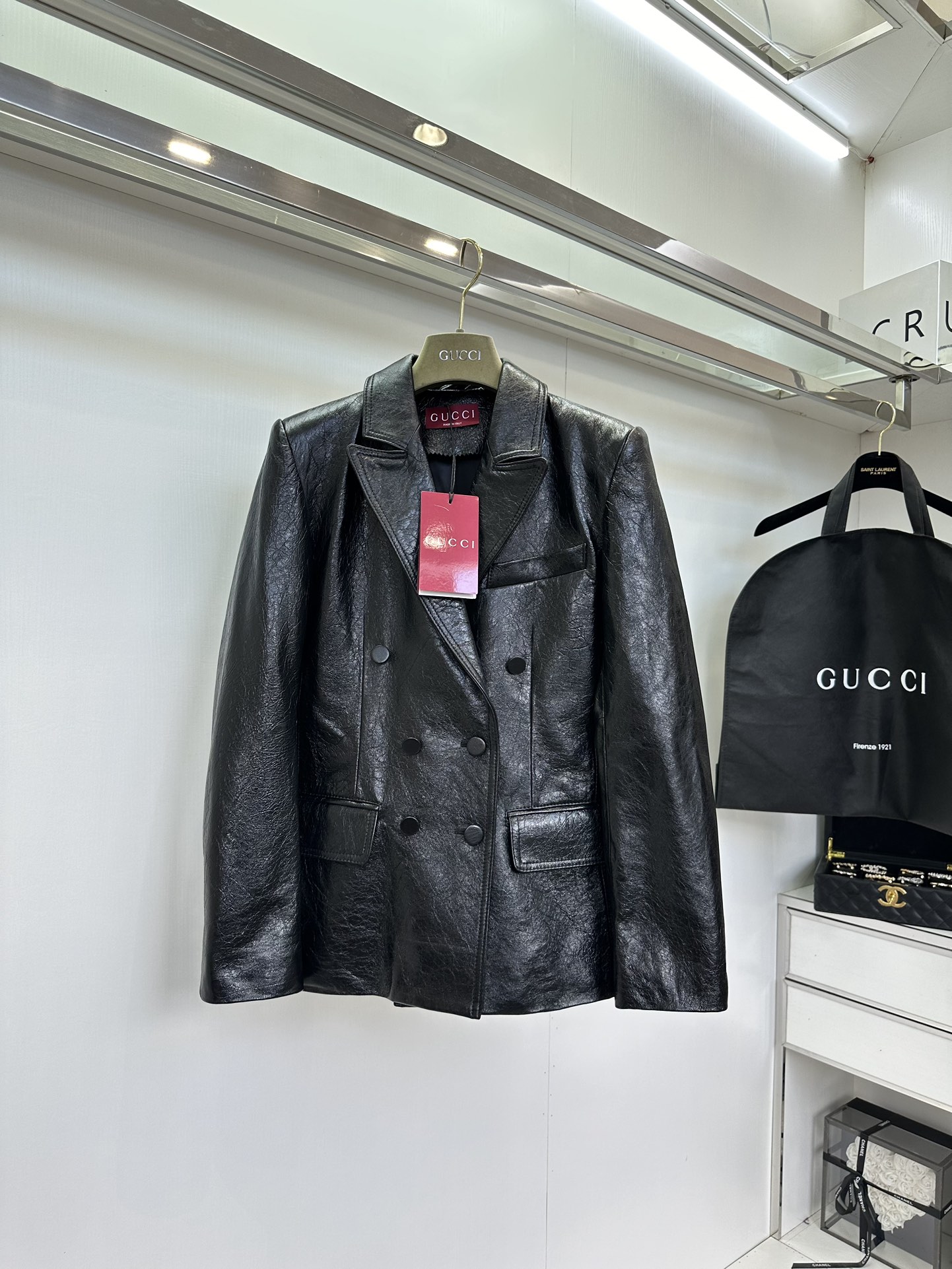 Gucci 2024 Fall Show: P3013 Female Suit with Top-Level Leather Treatment - 图片 1
