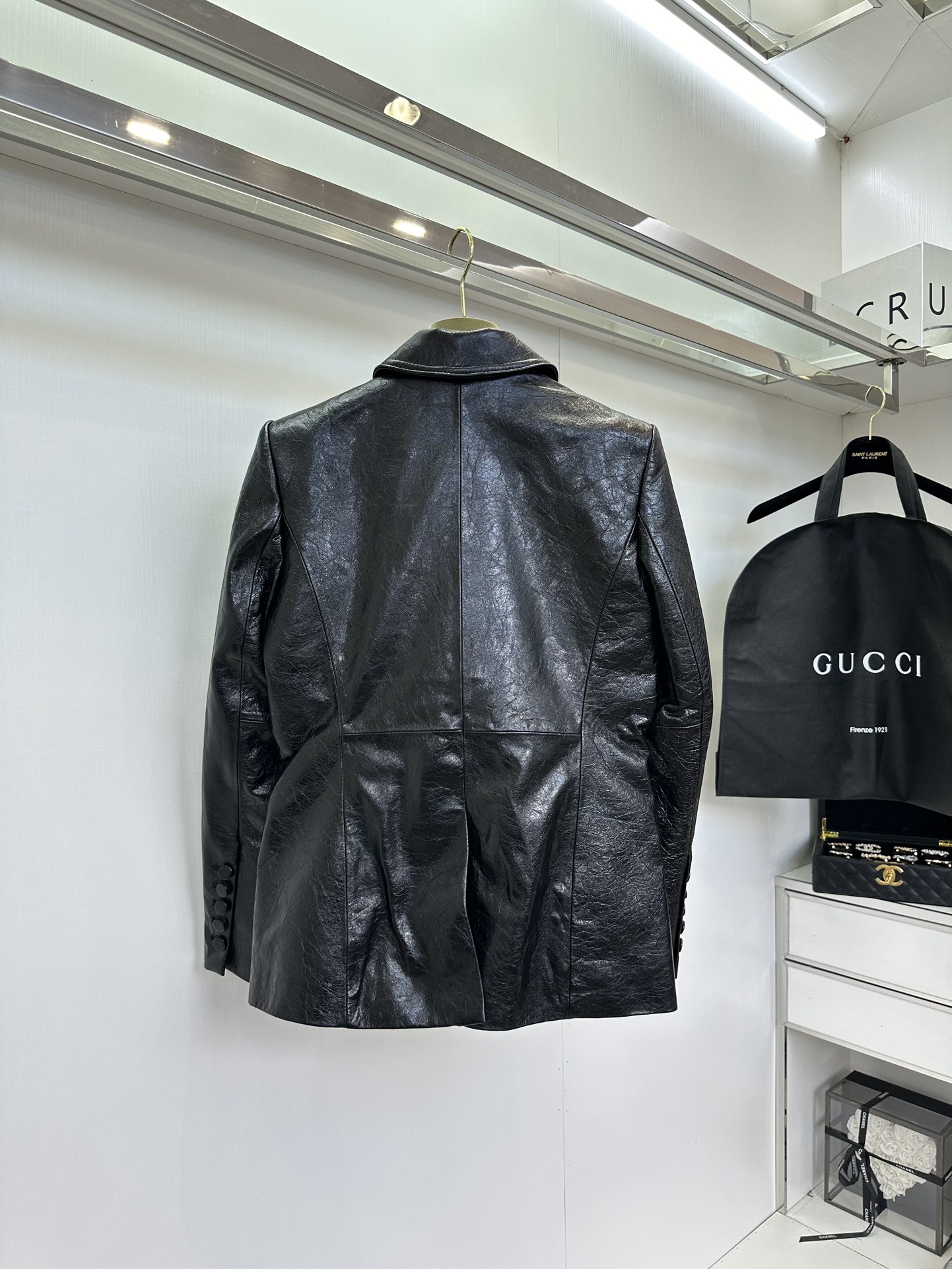 Gucci 2024 Fall Show: P3013 Female Suit with Top-Level Leather Treatment - 图片 2