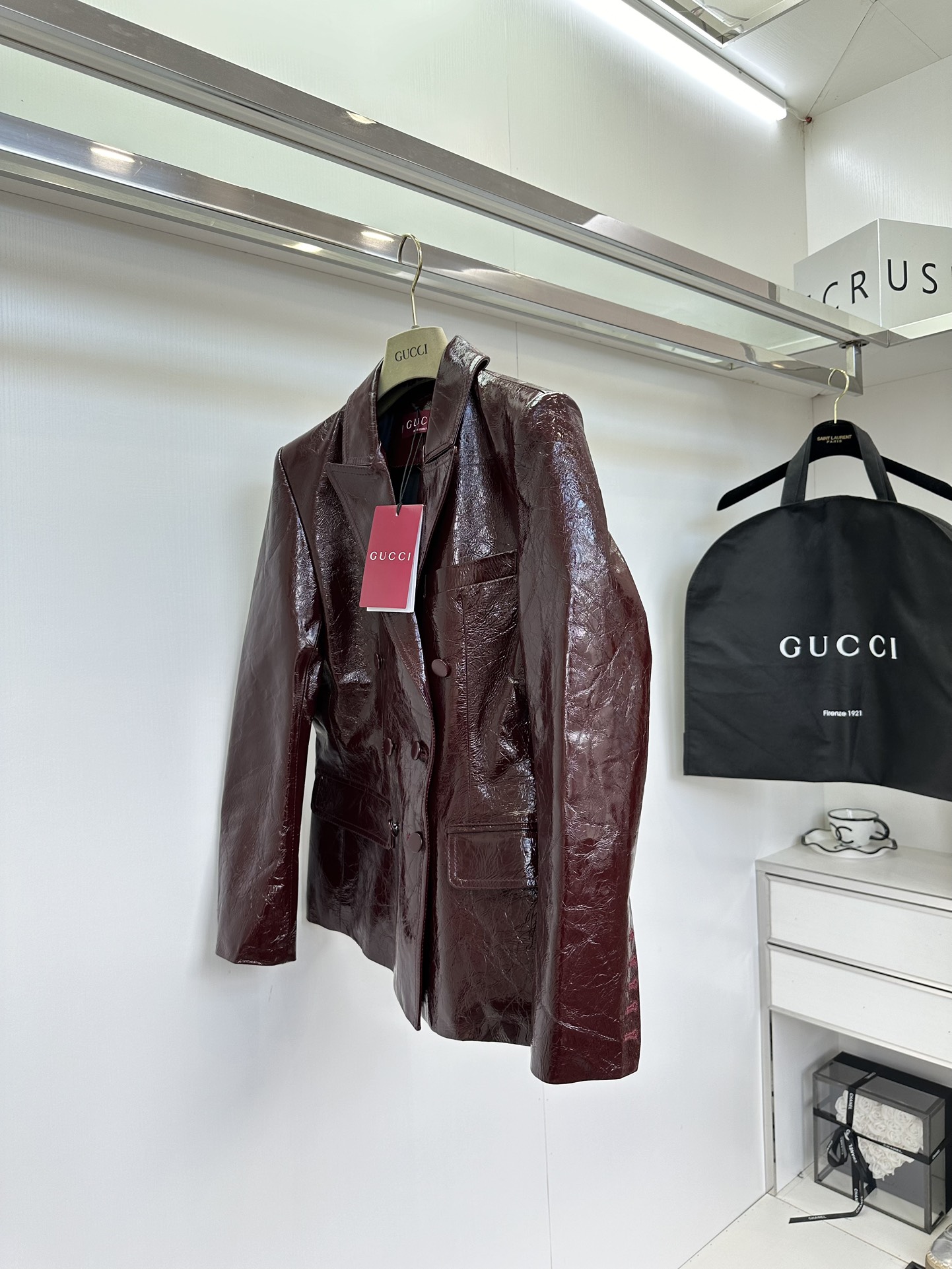 Gucci 2024 Fall Show: Single-and-a-behavior Women’s Outfit in Black Anklan - 图片 3
