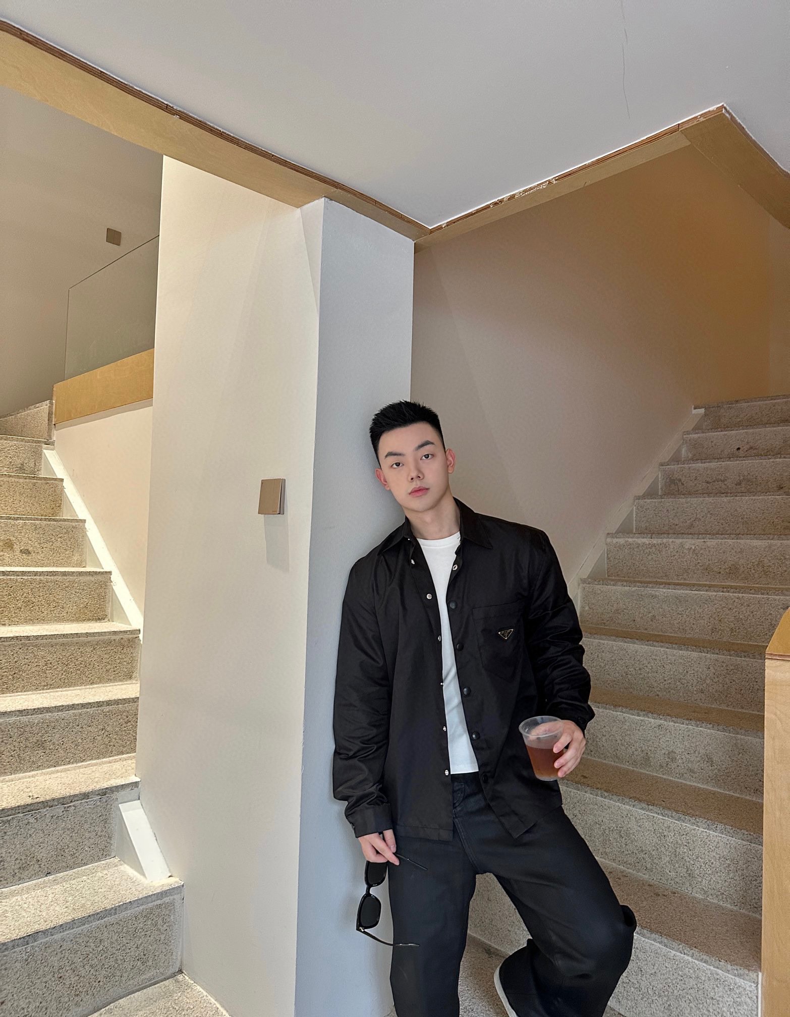 PRADA普拉达 尼龙三角标长袖夹克衬衫 上身效果#