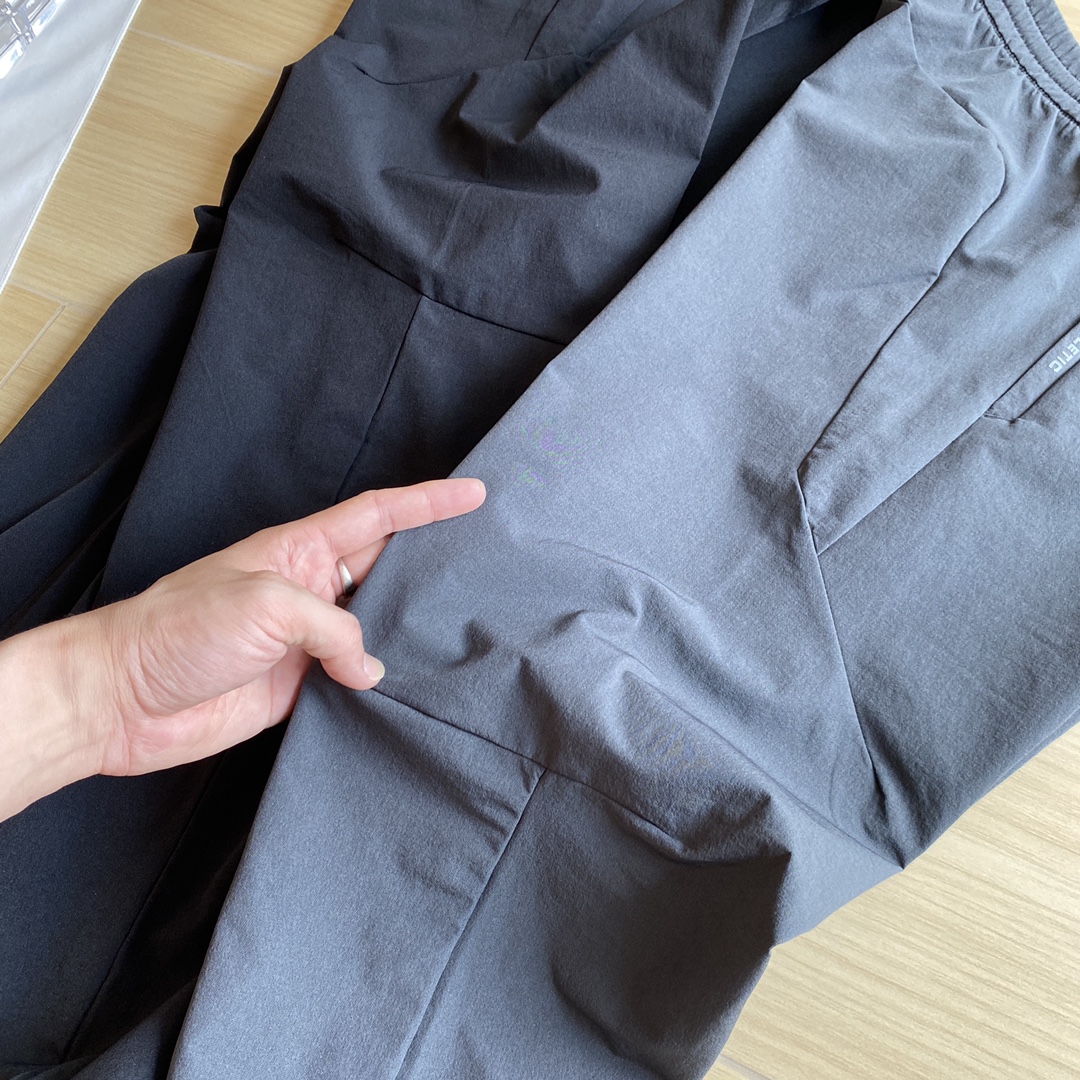 🖤主图
品质长裤🆕🖤DESCENTE/迪桑特2024年秋季户外男士速干挺阔版型梭织运动长裤
户外速干机能