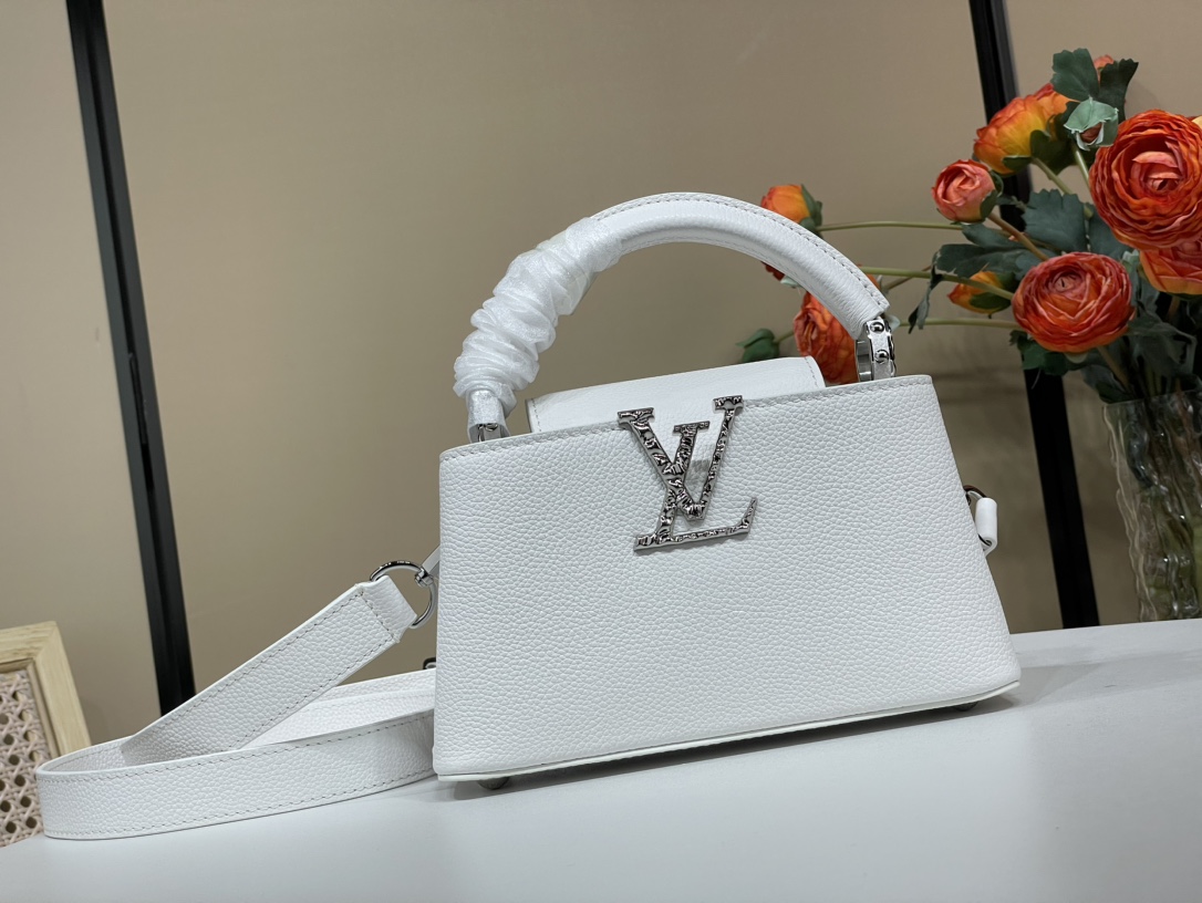 Louis Vuitton LV Capucines Tassen handtassen Wit Koeienhuid Mini M48865