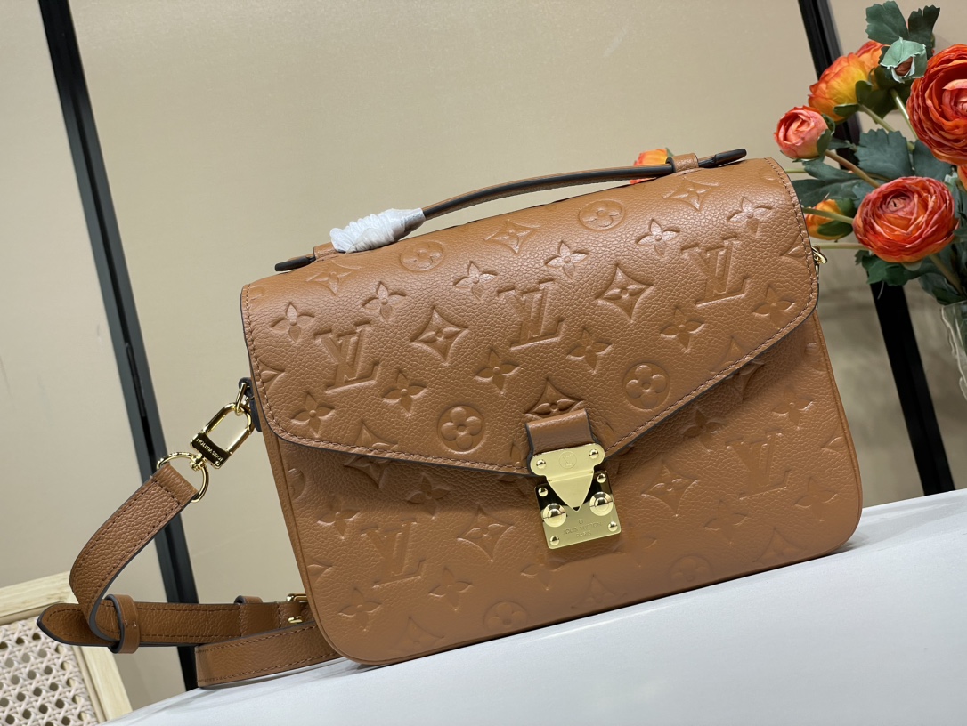 Louis Vuitton LV Pochette MeTis Tassen handtassen Bruin Goud Empreinte​ M41487