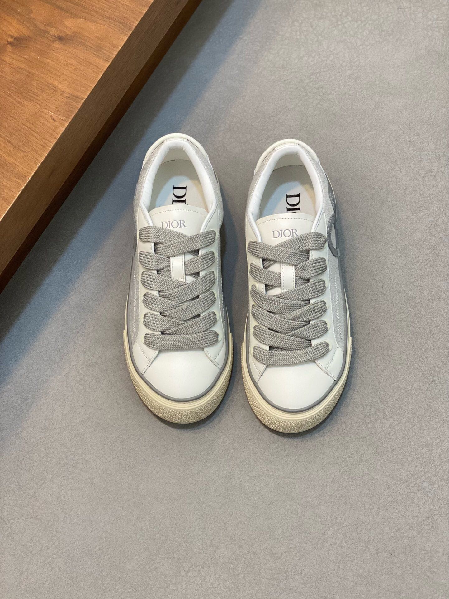 NO:219175,Brand Dior color original color matching, code number 39-44 customized 38.45 price Material Dior new casual shoes!  The details of the fashionable layout are impeccable, using cowhide with mesh patchwork to make comfortable and sweat-absorbing mesh. The foot pad feels comfortable and has excellent quality. Dior casual shoes, dior, dior, cowhide19860909品牌Dior 颜色原版配色 码数39-44定做38.45 价格 材质迪奥新款休闲鞋！时尚潮流的版面细节无可挑剔采用牛皮搭配网布拼接制作舒适吸汗的网布垫脚脚感舒适品质优越,Dior休闲鞋,dior,dior,cowhide,Men's shoes