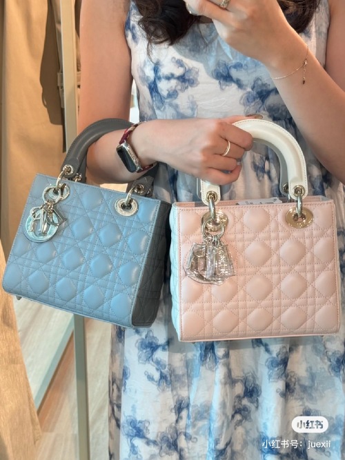 יפה Lady Dior בצבעים בנים מורדים ליקיץ לקיץ הקיץ המושלם Summer 24 1 יפה Lady Dior בצבעים בנים מורדים ליקיץ לקיץ הקיץ המושלם Summer 24