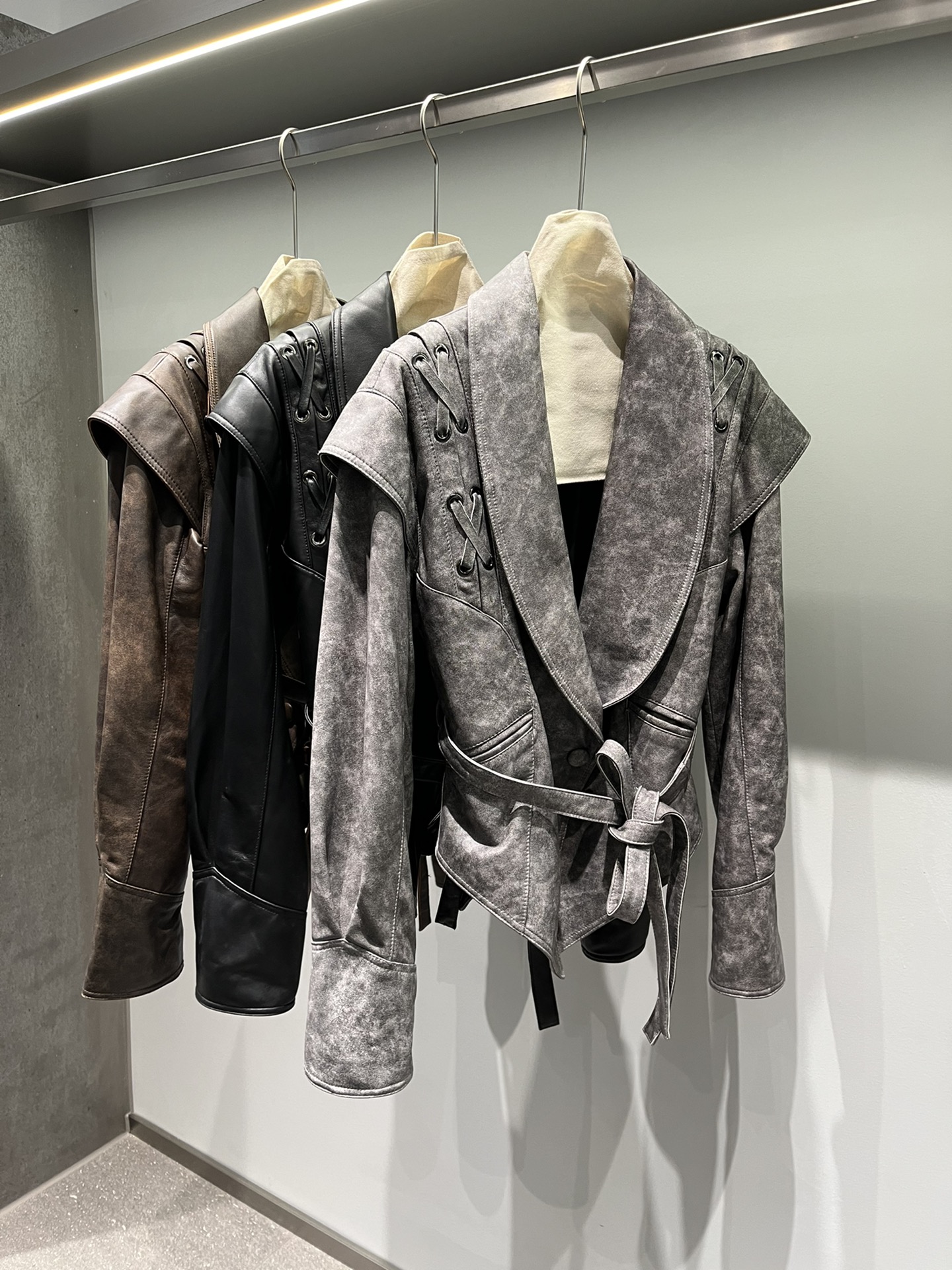 NO:742716,, Customized vintage rubbed sheepskin, the color is retro and beautiful, the leather is soft and delicate, the brown leather is no longer available, only oil wax brown is available for now, women's clothing, sheepskin,19860909,定制复古擦色羊皮,颜色复古好看,皮质柔软细腻,咖色这个皮料没了暂时只有油蜡咖色,女装,sheepskin,,Women's clothing