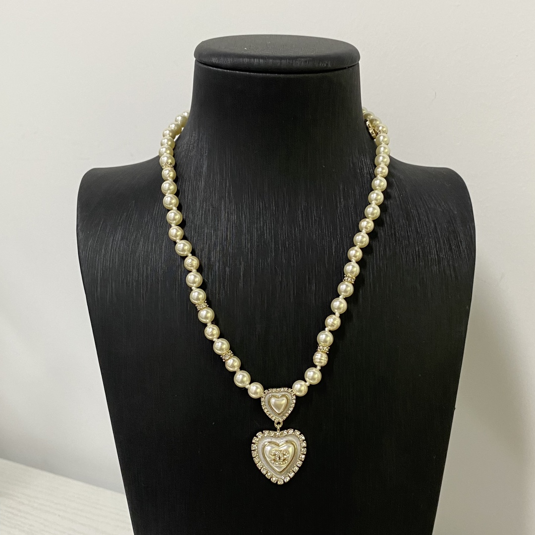 NO:102557,Xiaoxiang's new love resin pearl necklace, Chanel necklace, chanel, necklace19860909小香新款爱心树脂珍珠项链,香奈儿项链,chanel,necklace,Jewelry