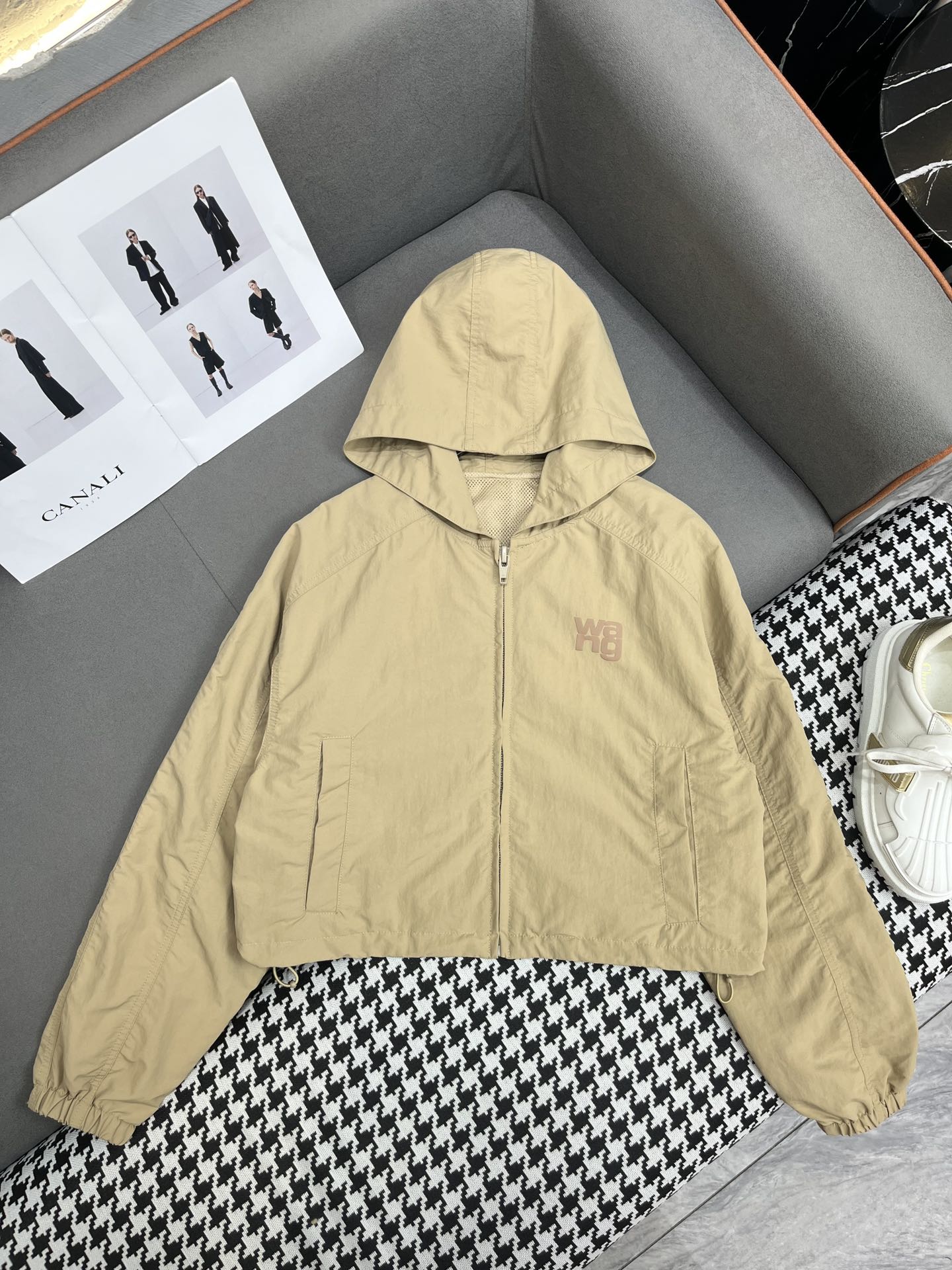 Fashionable Single Hard-Core Female Suit with Lexan Wang Jacket for Autumn Morning.
