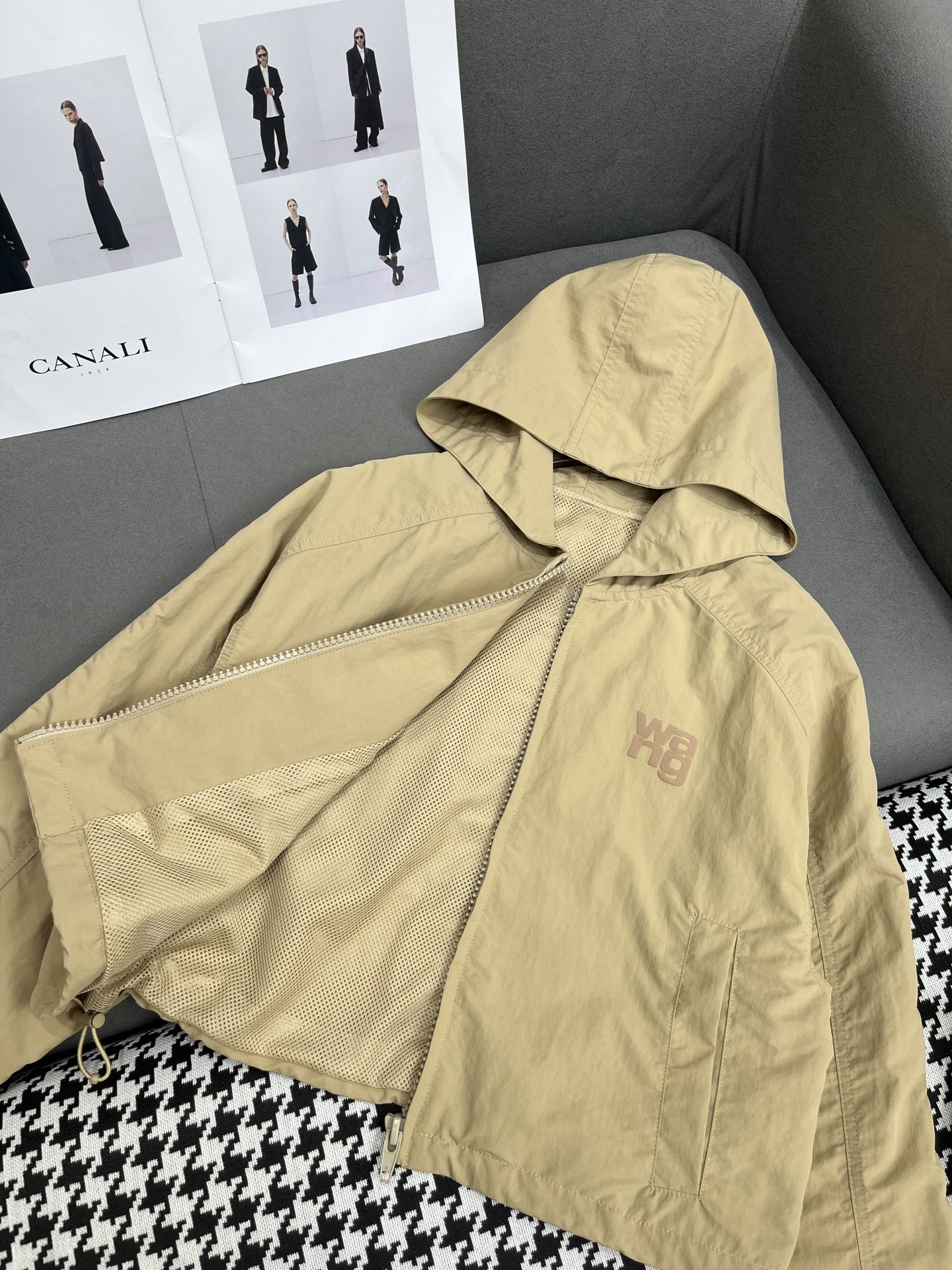 Fashionable Single Hard-Core Female Suit with Lexan Wang Jacket for Autumn Morning. - 图片 3