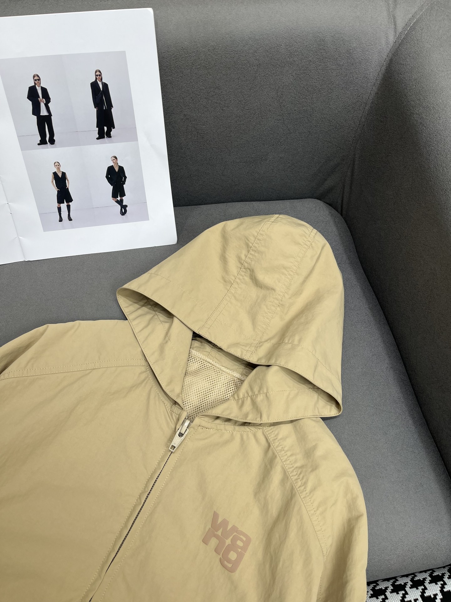 Fashionable Single Hard-Core Female Suit with Lexan Wang Jacket for Autumn Morning. - 图片 2