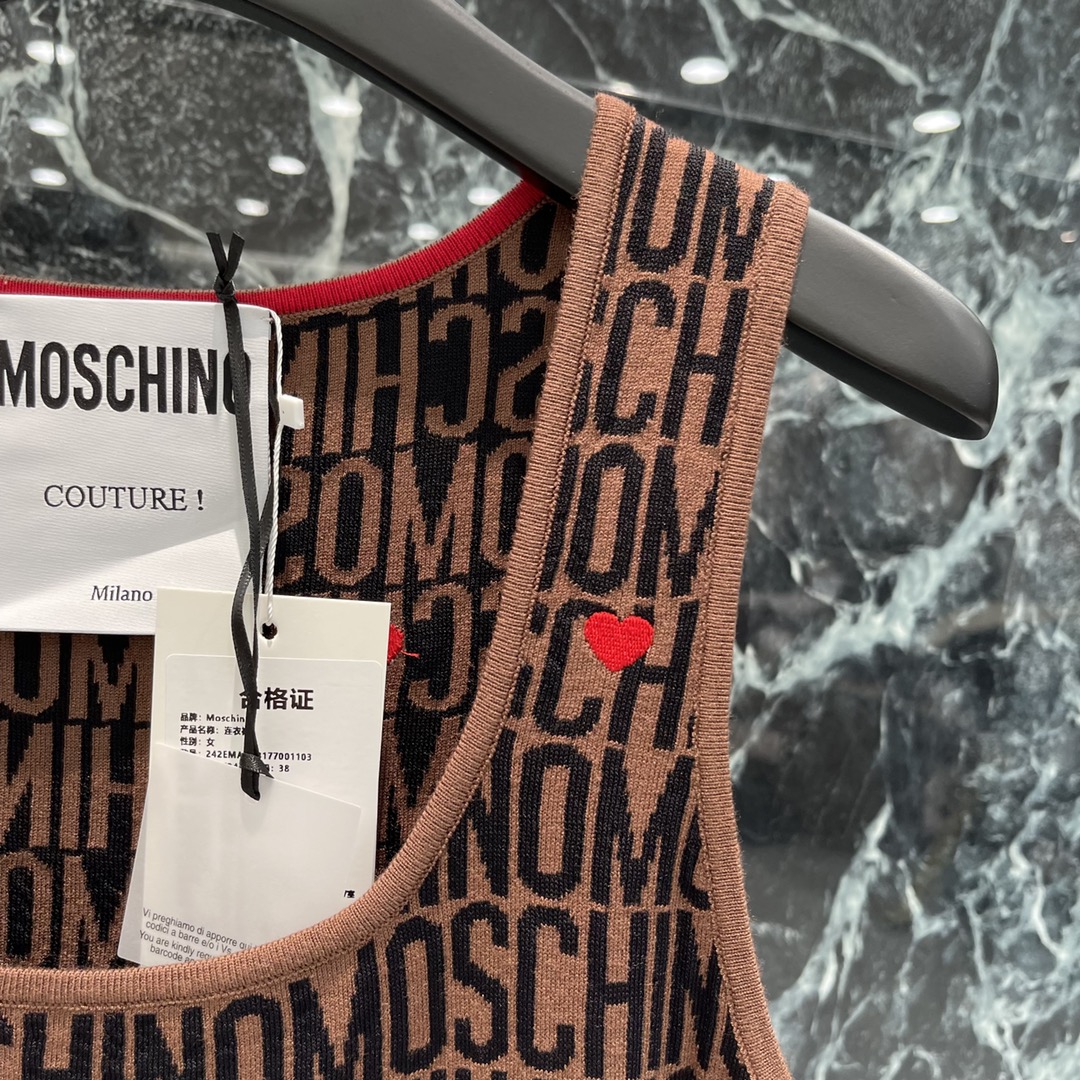 High-Quality Women’s Clothing: Moschino’s 2024 Autumn Limited Knitted Vests Collection - 图片 4