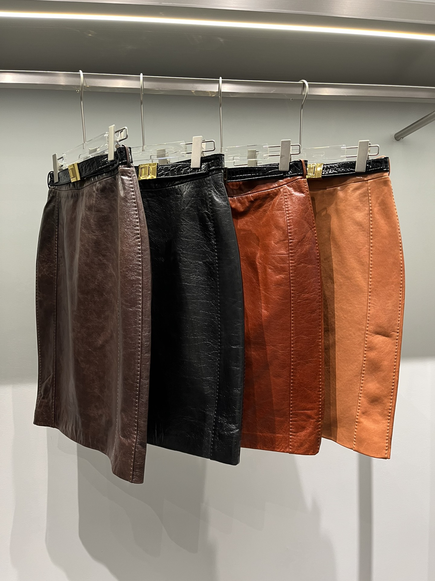 NO:755150,, saint laurent waxed cowhide long skirt, with arch stitching process, no rush orders. waxed leather, very high-end texture, crisp and stylish., women's clothing, saint laurent,skirts,cowhide,19860909,圣罗兰油蜡牛皮长裙,做了拱针工艺,不接急单.油蜡皮,质感非常高档,挺括有型.,女装,saint laurent,skirts,cowhide,,Women's clothing