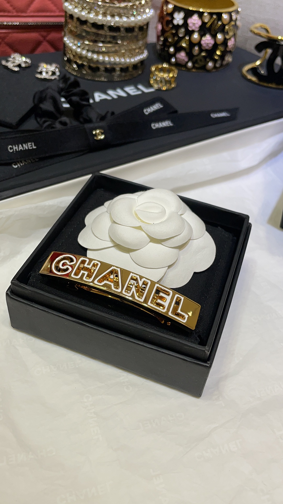 NO:101854,High-end craftsmanship series 24A new white enamel hollow letters golden hairpins, Chanel hairpins, chanel, hairpins19860909高级手工坊系列 24A新款白色珐琅镂空字母金色发夹,香奈儿发夹,chanel,hairpins,Jewelry