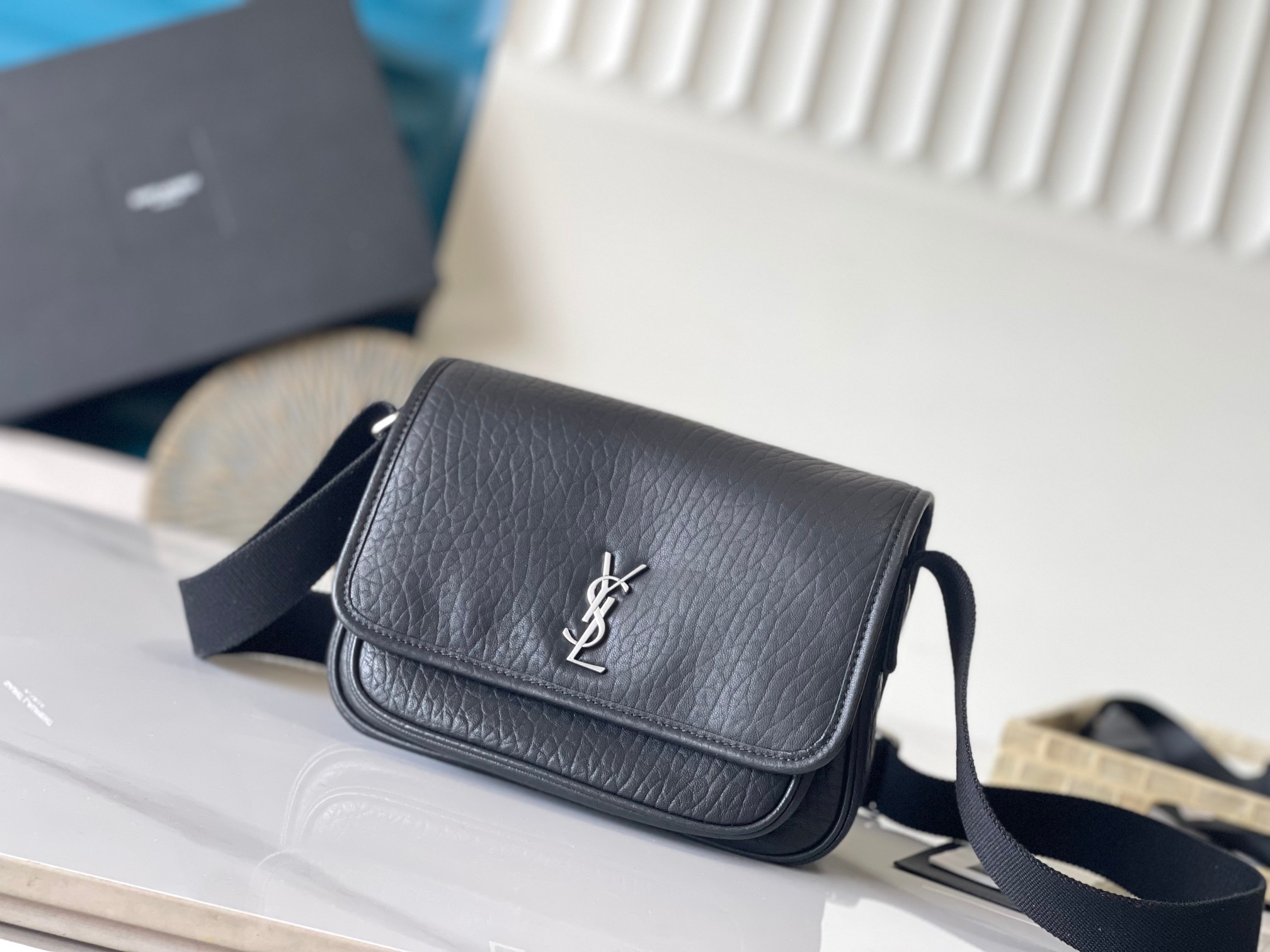Sac porté épaule et bandoulière Niki en agneau texturé éléphant