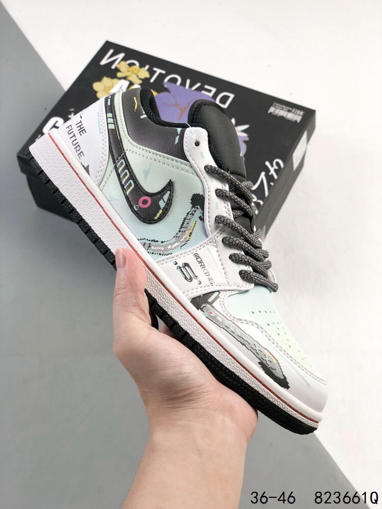 公司级真标带半码！JordanAir Jordan 1 Low AJ1 WH 乔1 低帮复古文化休闲运动篮球鞋。凭借出色的性能和吸睛的外观， Air Jordan直是风球场和街头的时尚标杆。Ai1