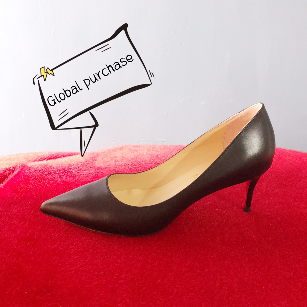 NO:100206,High-end custom classic series!  H7Cm size 34-42. Its leather sole is 9038-002 black cowhide, apricot sheepskin. Official website synchronization Standard European code Reference: 9038-002 Color: black/black Material: cowhide Lining: goat leather Heel height: 6.5Cm Sole: leather sole Size: EUR34-42 (US 4-11):,,christian louboutin,cowhide,sheepskin19860909高端订制 精典款系列！ H7Cm尺码34-42码.,其皮大底9038-002黑色牛皮.杏羊皮里.官网同步 标准欧码 Reference:9038-002 Color:black/black Material:cowhide Lining:goat leather Heel heigh:6.5Cm Sole:leather sole Size:EUR34－42（US 4一11) :,,christian louboutin,cowhide,sheepskin,Women's Shoes