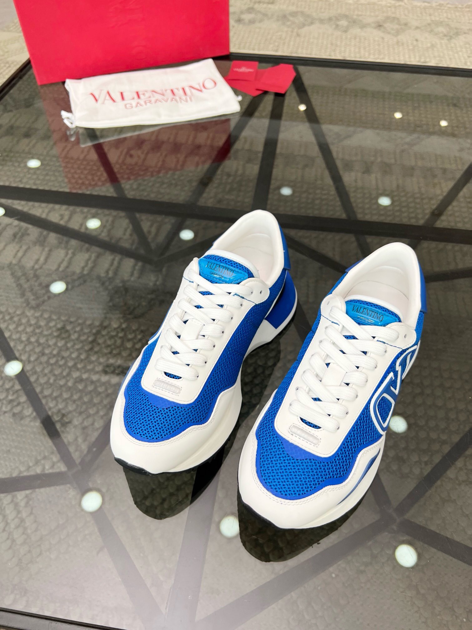 NO:218253,Brand GIVENCHY Color Original Color Number 39-44 Customized 38.45 Price Material Givenchy Top-grade Original Product!  The upper of the high-quality sports shoes is spliced ​​with imported cowhide to make it breathable. Comfortable mesh lining. Sweat-absorbing mesh footbed. Original combination sole. Fashionable, simple and elegant. All-match style. Givenchy casual shoes. Givenchy, given, given, sneakers, cowhide.19860909品牌GIVENCHY 颜色 原版配色 码数39-44定做38.45 价格 材质纪梵希顶级·原单货！精品好货运动鞋鞋面采用进口牛皮拼接而成透气 舒适网布内里 吸汗网布垫脚 原版 组合大底 版型时尚简洁大方 百搭款,纪梵希休闲鞋,givenchy,givenchy,sneakers,cowhide,Men's shoes