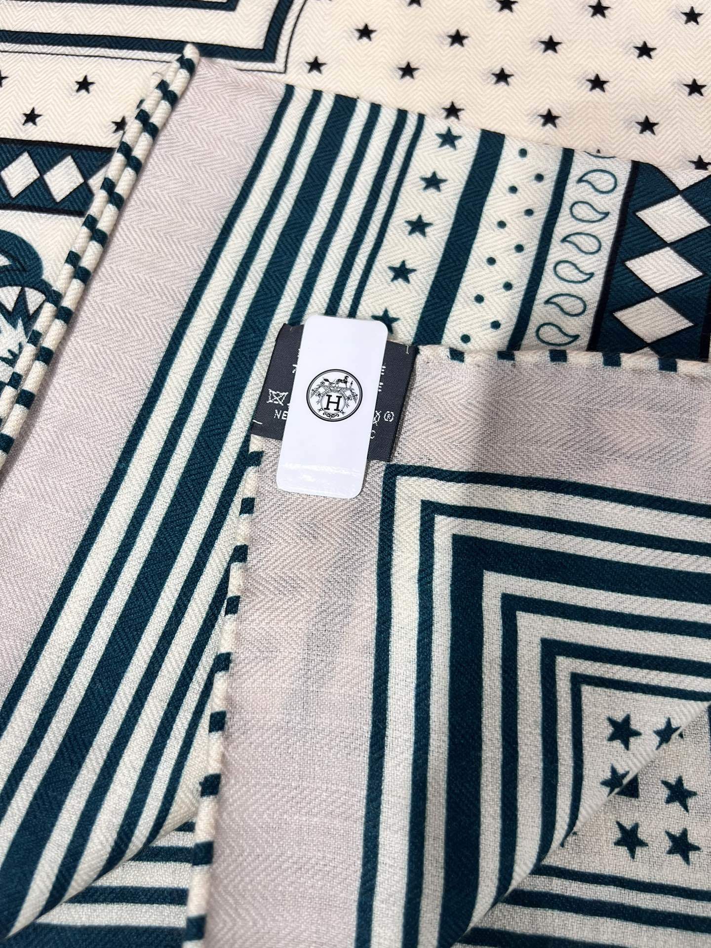 羊绒新款买了都说好看️推荐爱马仕双面同色羊绒方巾法厄同之轮双面同色140顶级工艺超值️爱马仕专柜爆款立体