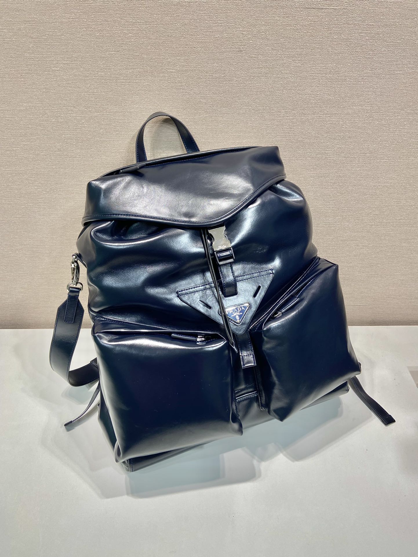 [Backpacks]There are many compartments Easy, very large space, no problems for