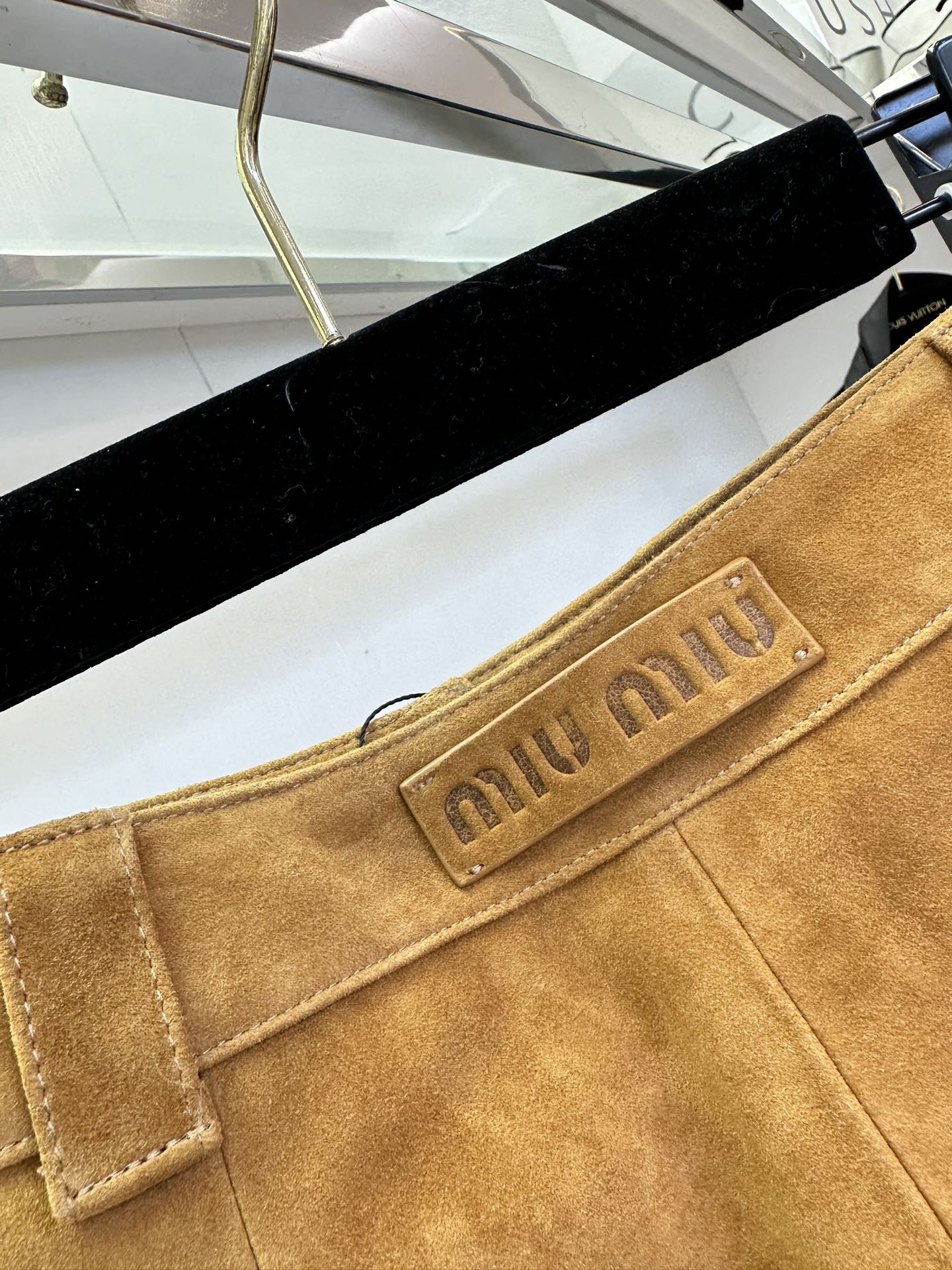 Suede A-Line Mini Skirt with Pockets - Chic and Flattering Design 9 i1723184349 1401 7