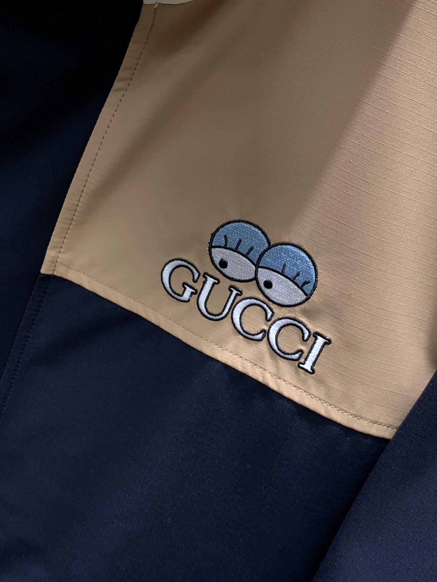 GUCCI古驰2024秋冬新品时尚休闲连帽外套专柜同步有售原单狠货采用进口原版面料顶级印花工艺字母图案l