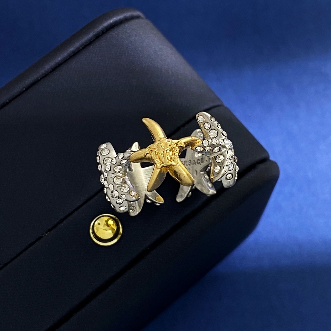 Versace Ocean Holiday Collection: Medusa Open Ring in Brass Material - 图片 4