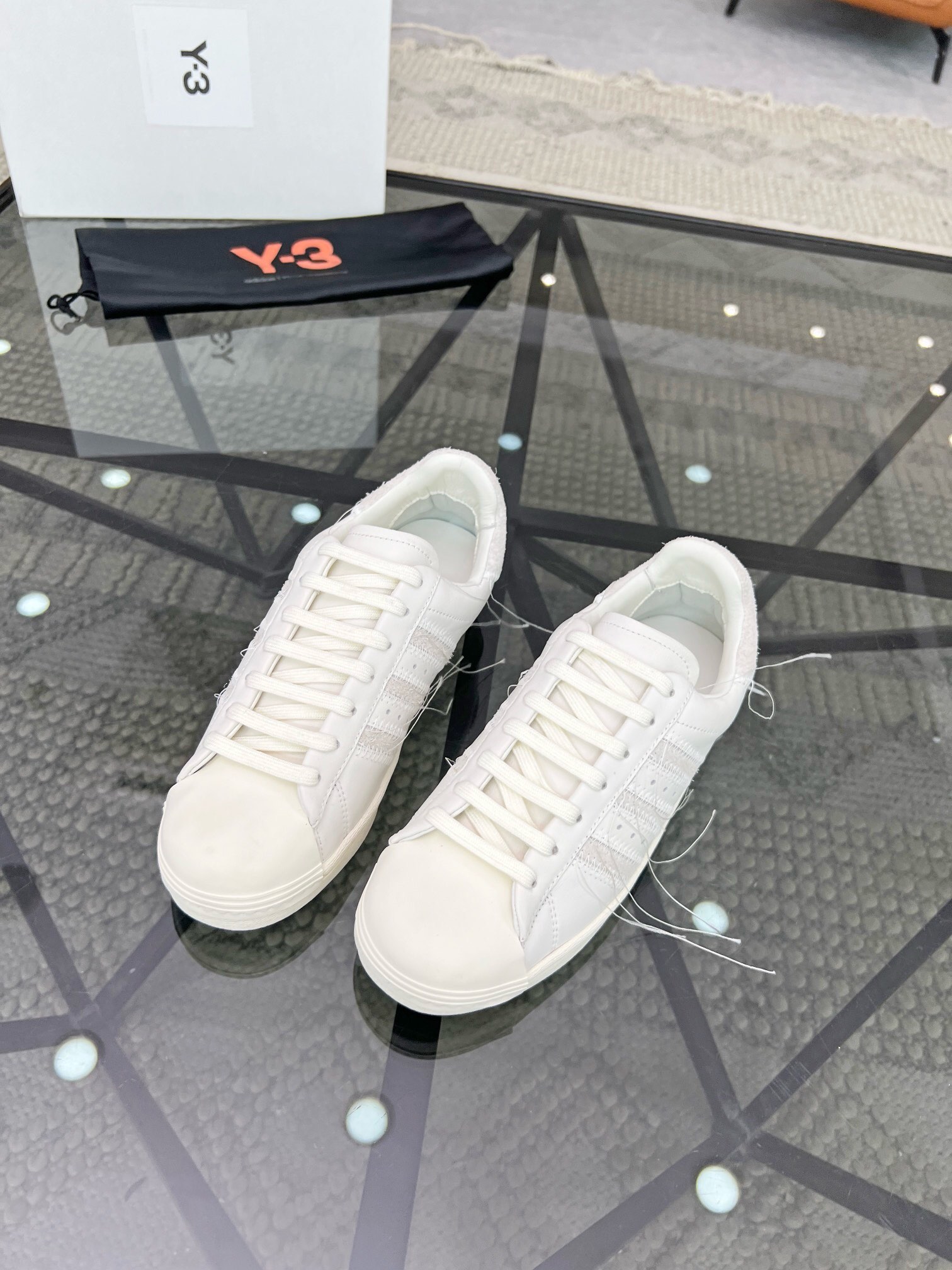 NO:218907,Brand Y-3 color original color matching Number of codes 39-44 standard codes Price Material Y-3 summer new casual sneakers @ hot sale this year!  The original replica high-end top-quality original single-quality upper is made of soft cowhide mesh and made of mesh lining = sheepskin foot pads are comfortable, breathable, cool, fashionable, wear-resistant foaming. The original outsole is comfortable and light!  ,Y-3,sneakers,cowhide,sheepskin19860909品牌Y-3 颜色原版配色 码数39-44标准码 价格 材质Y-3夏季新款休闲运动鞋@今年热销！原版复刻高端顶级 原单品质鞋面采用柔软牛皮拼接网布制作网布内里=羊皮垫脚舒适透气炫酷时尚耐磨发泡 原版大底上脚舒适轻盈！,Y-3,sneakers,cowhide,sheepskin,Men's shoes