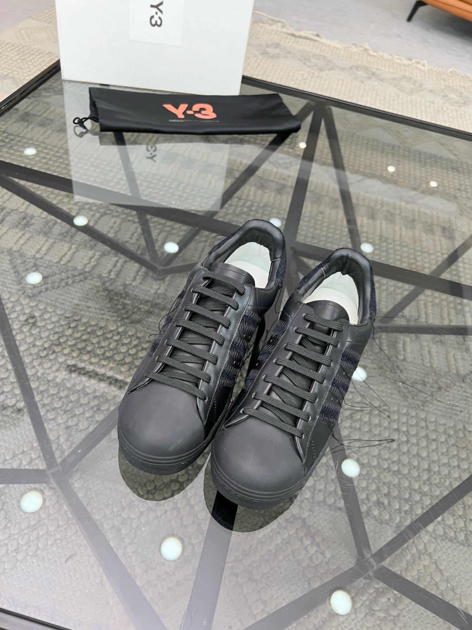 NO:217299,Brand Y-3 color original color matching Number of codes 39-44 standard codes Price Material Y-3 summer new casual sneakers @ hot sale this year!  The original replica high-end top-quality original single-quality upper is made of soft cowhide mesh and made of mesh lining = sheepskin foot pads are comfortable, breathable, cool, fashionable, wear-resistant foaming. The original outsole is comfortable and light!  ,Y-3,sneakers,cowhide,sheepskin19860909品牌Y-3 颜色原版配色 码数39-44标准码 价格 材质Y-3夏季新款休闲运动鞋@今年热销！原版复刻高端顶级 原单品质鞋面采用柔软牛皮拼接网布制作网布内里=羊皮垫脚舒适透气炫酷时尚耐磨发泡 原版大底上脚舒适轻盈！,Y-3,sneakers,cowhide,sheepskin,Men's shoes