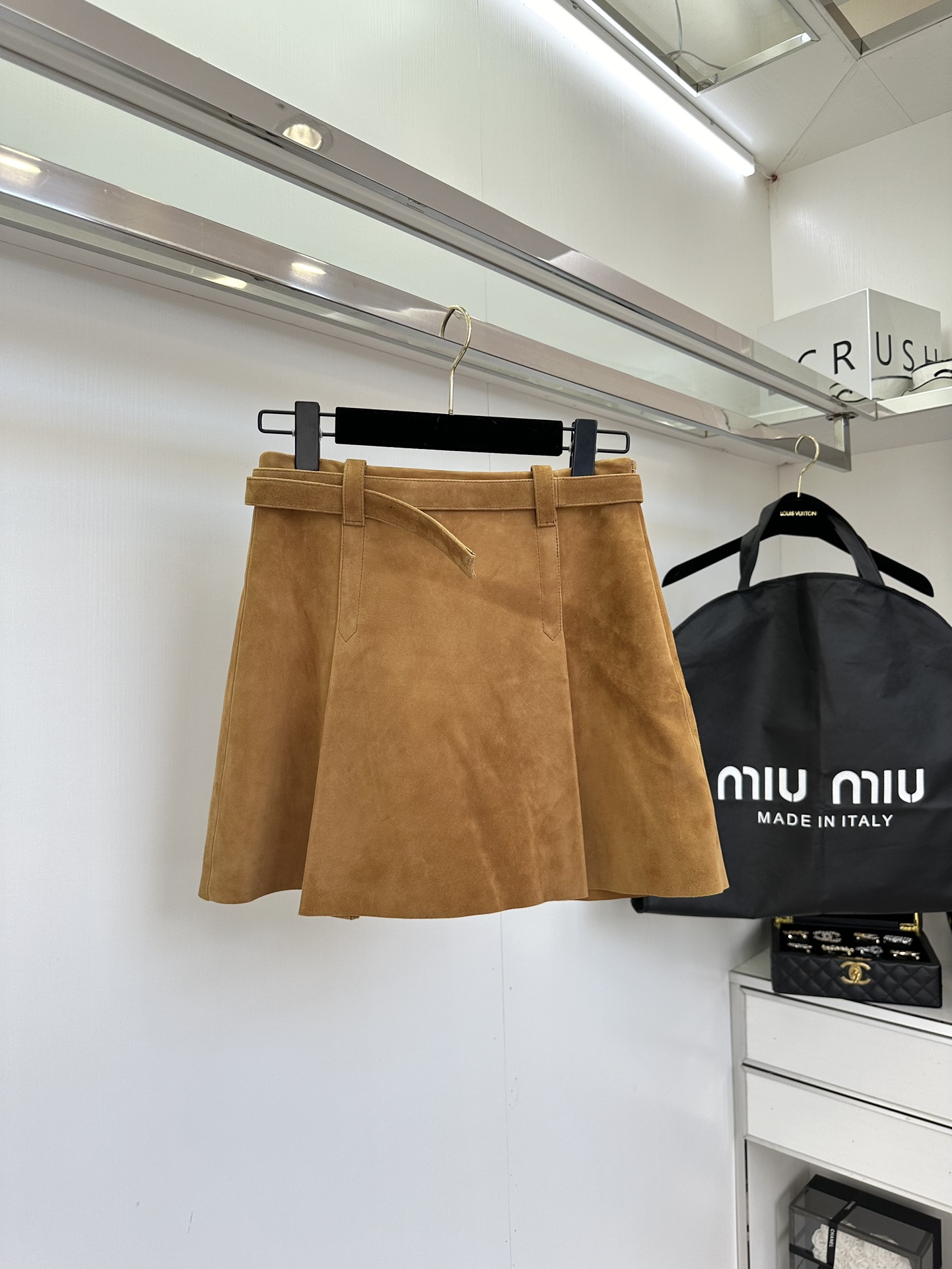 High-Waisted Lambskin Leather Mini Skirt with Pleated Hem - Chic & Trendy 3 i1723273851 3619 1