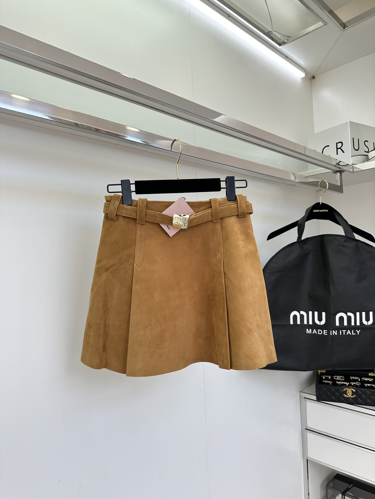 High-Waisted Lambskin Leather Mini Skirt with Pleated Hem - Chic & Trendy 2 i1723273851 4056 0