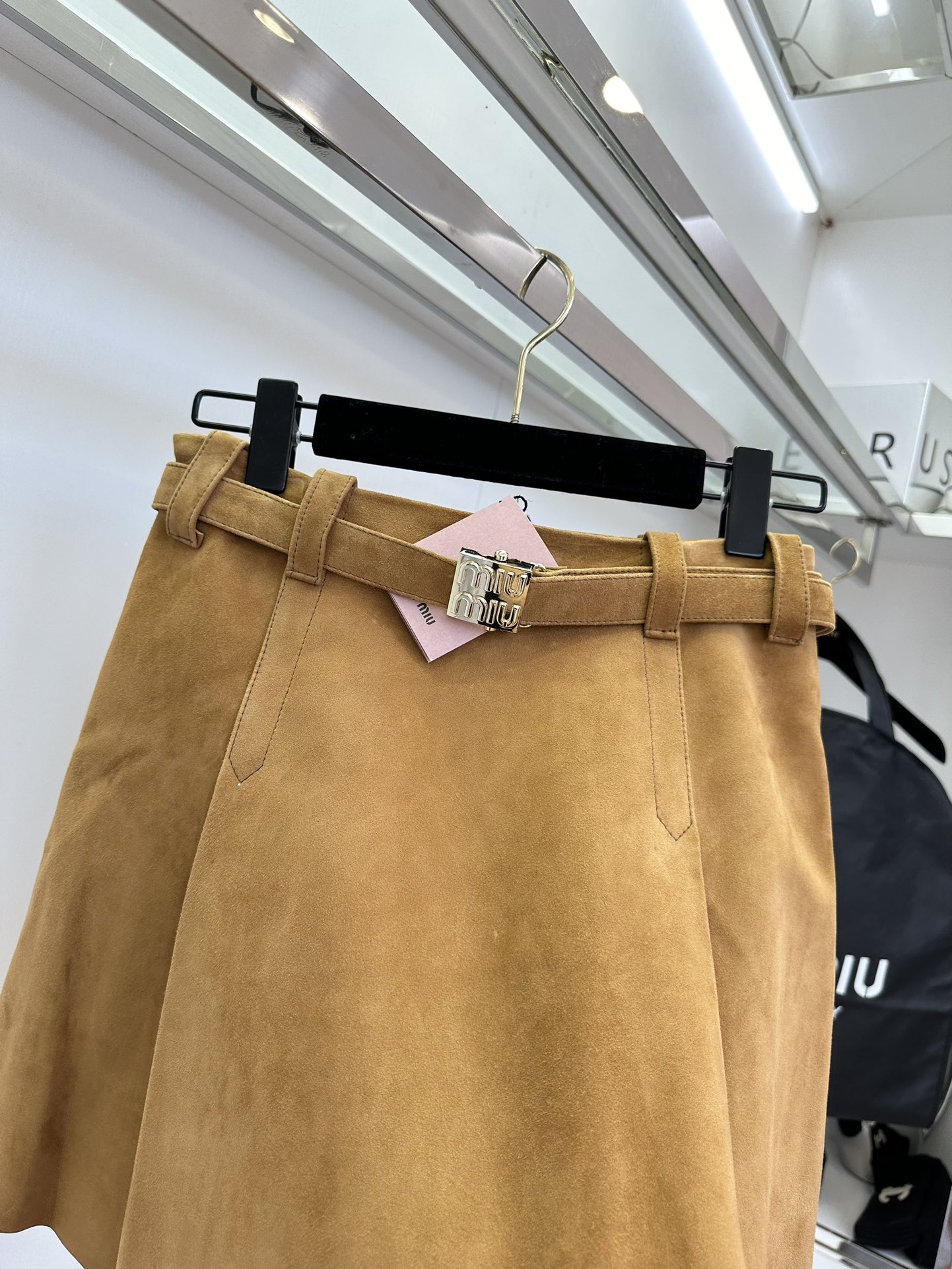 High-Waisted Lambskin Leather Mini Skirt with Pleated Hem - Chic & Trendy 9 i1723273851 421 7