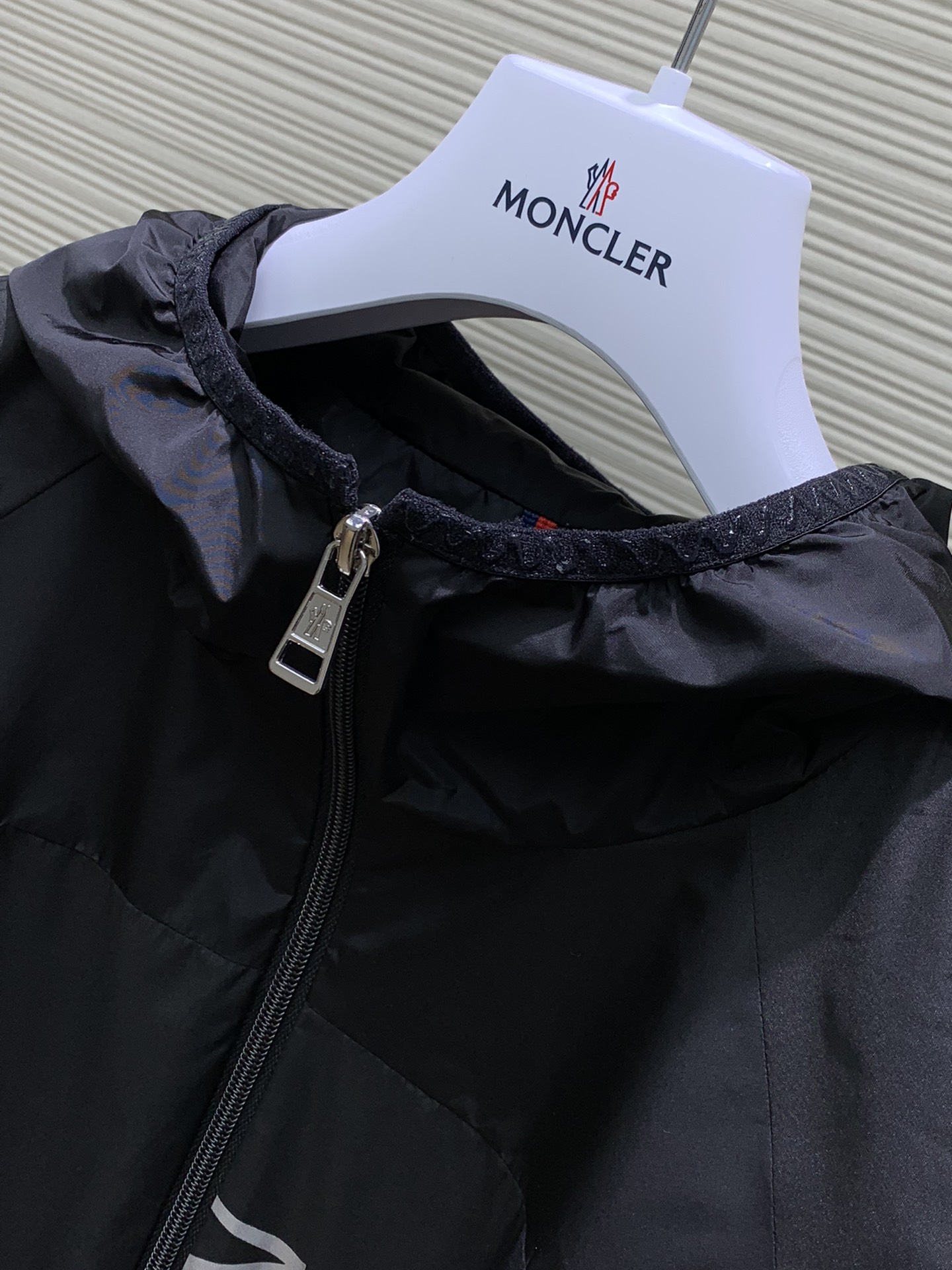 Moncler蒙口2024秋冬最新品专柜同步有售原单狠货时尚休闲连帽外套上身舒适！吸睛而有亮点采用进口原