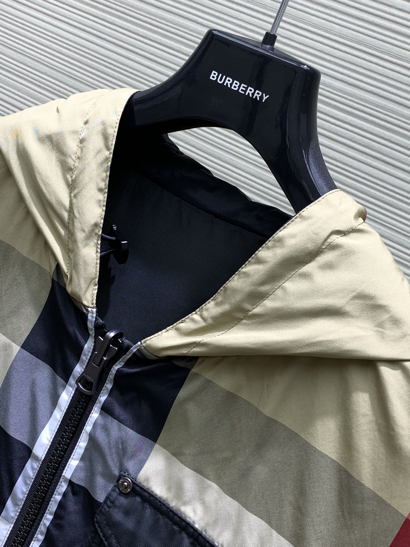 Burberry巴宝莉2024秋冬最新品专柜同步有售原单狠货时尚休闲两面穿连帽外套进口原版面料上身舒适透