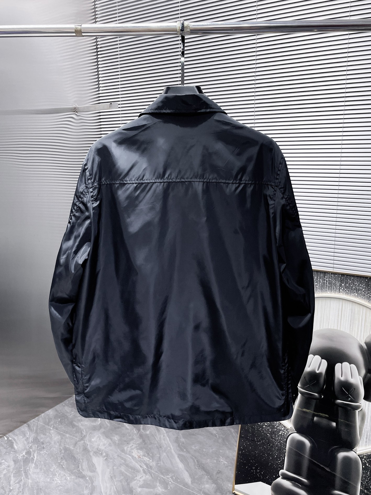 P270  蒙口  Moncler  2025早秋新款 翻领  夹克 外套，高端版本！专柜定制面料 透气舒适度高，细节无可挑剔，品牌元素设计理念，体现高品质。手感细腻柔软！呈现休闲裁剪，上身版型超赞！🐉码数：1-5码  （相当于M-3XL）