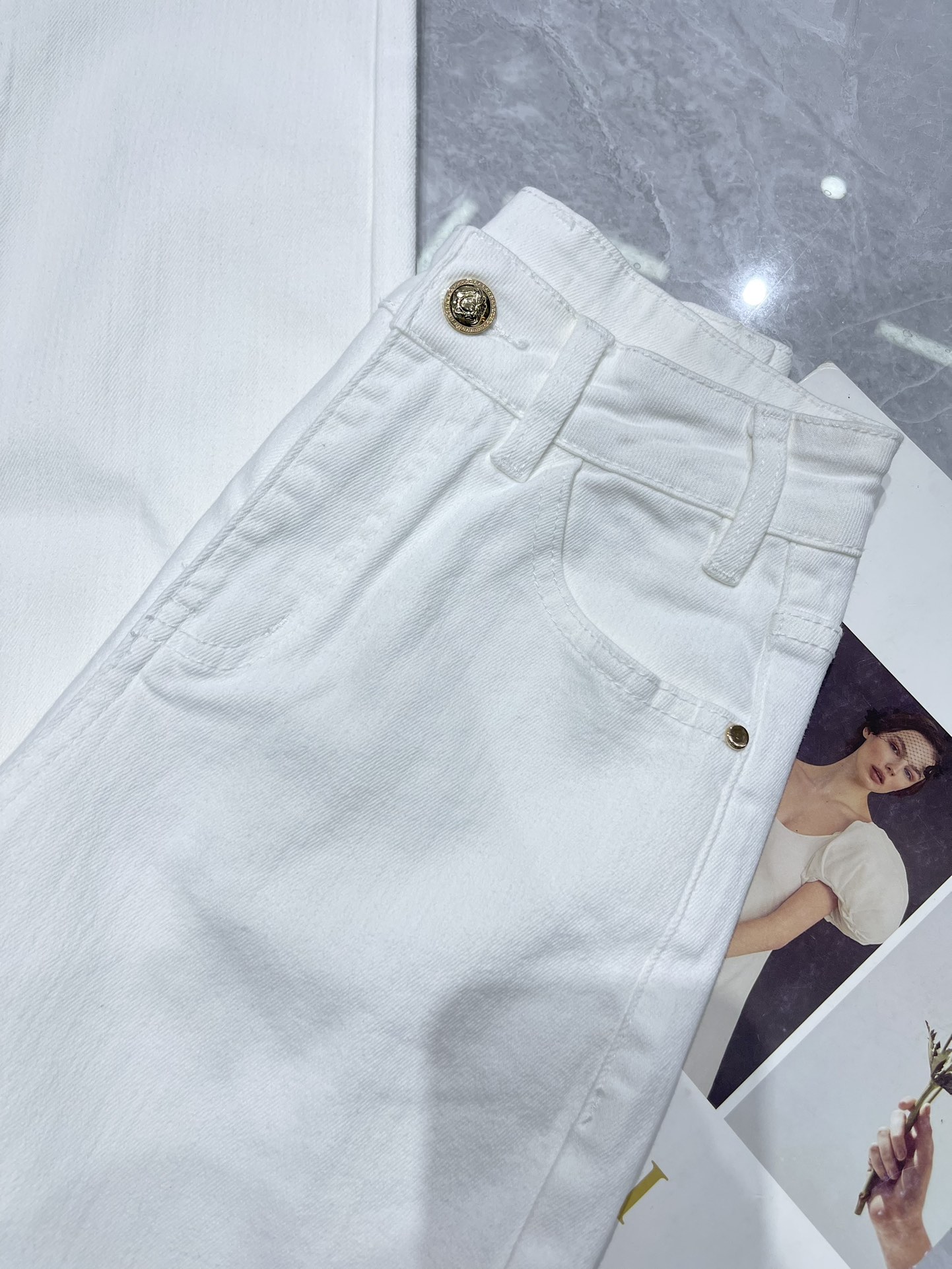 High-End Women’s Suit with Versatile New Pipe Pants: Quality Design and Inclusive Style - 图片 6
