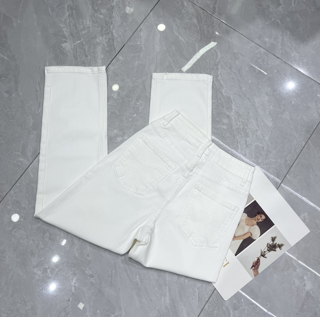 High-End Women’s Suit with Versatile New Pipe Pants: Quality Design and Inclusive Style - 图片 8