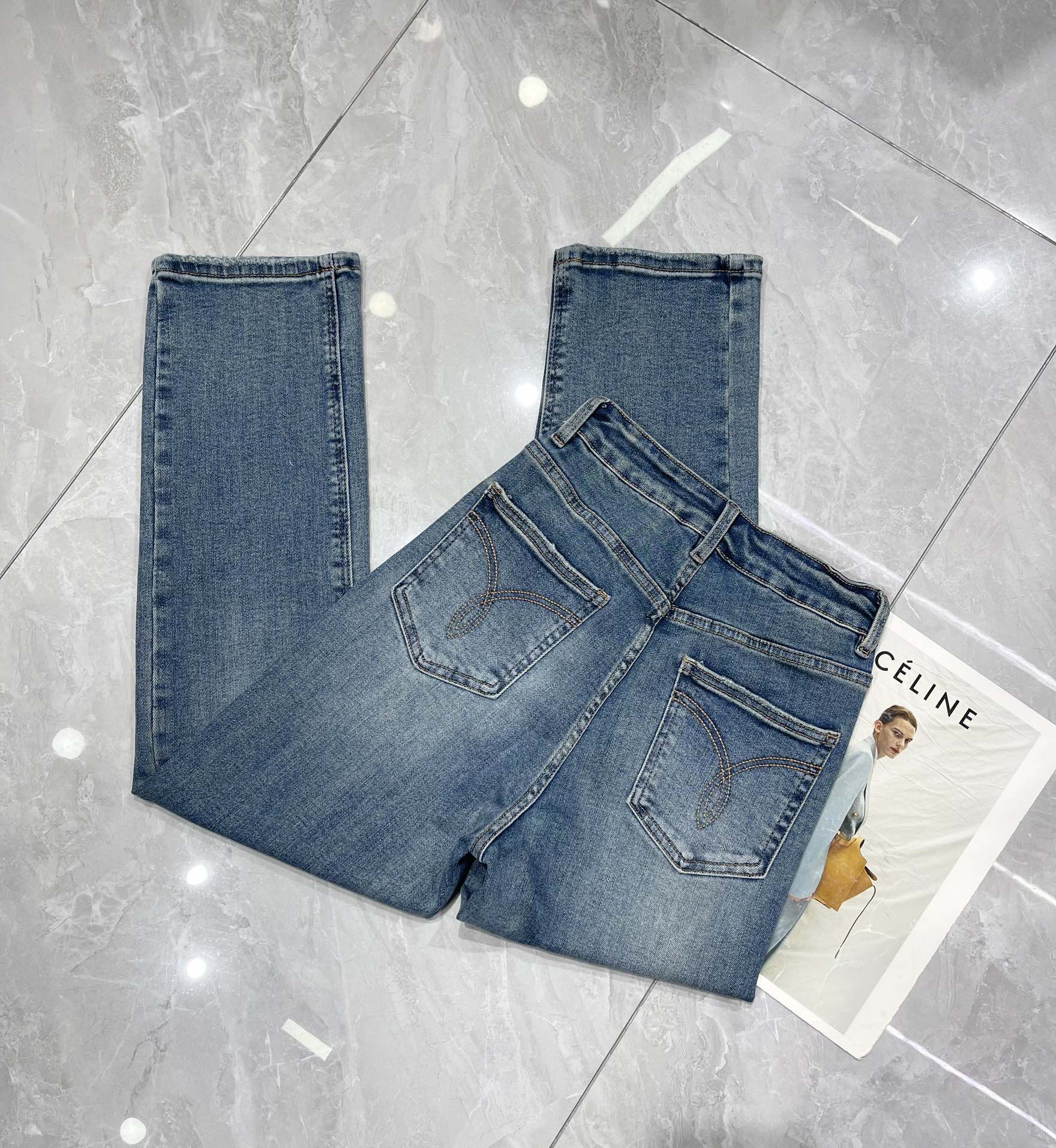 High-End Women’s Suit with Versatile New Pipe Pants for Stylish Look - 图片 8