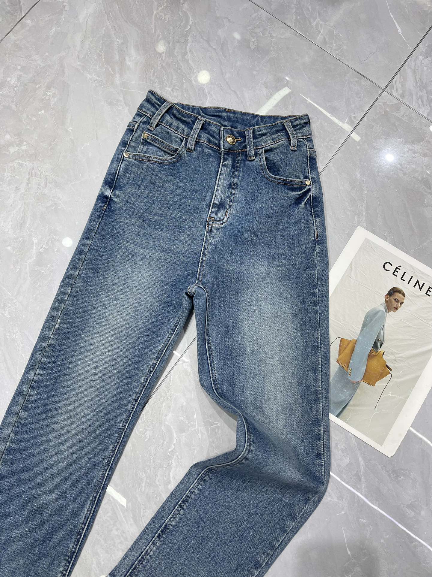 High-End Women’s Suit with Versatile New Pipe Pants for Stylish Look - 图片 5
