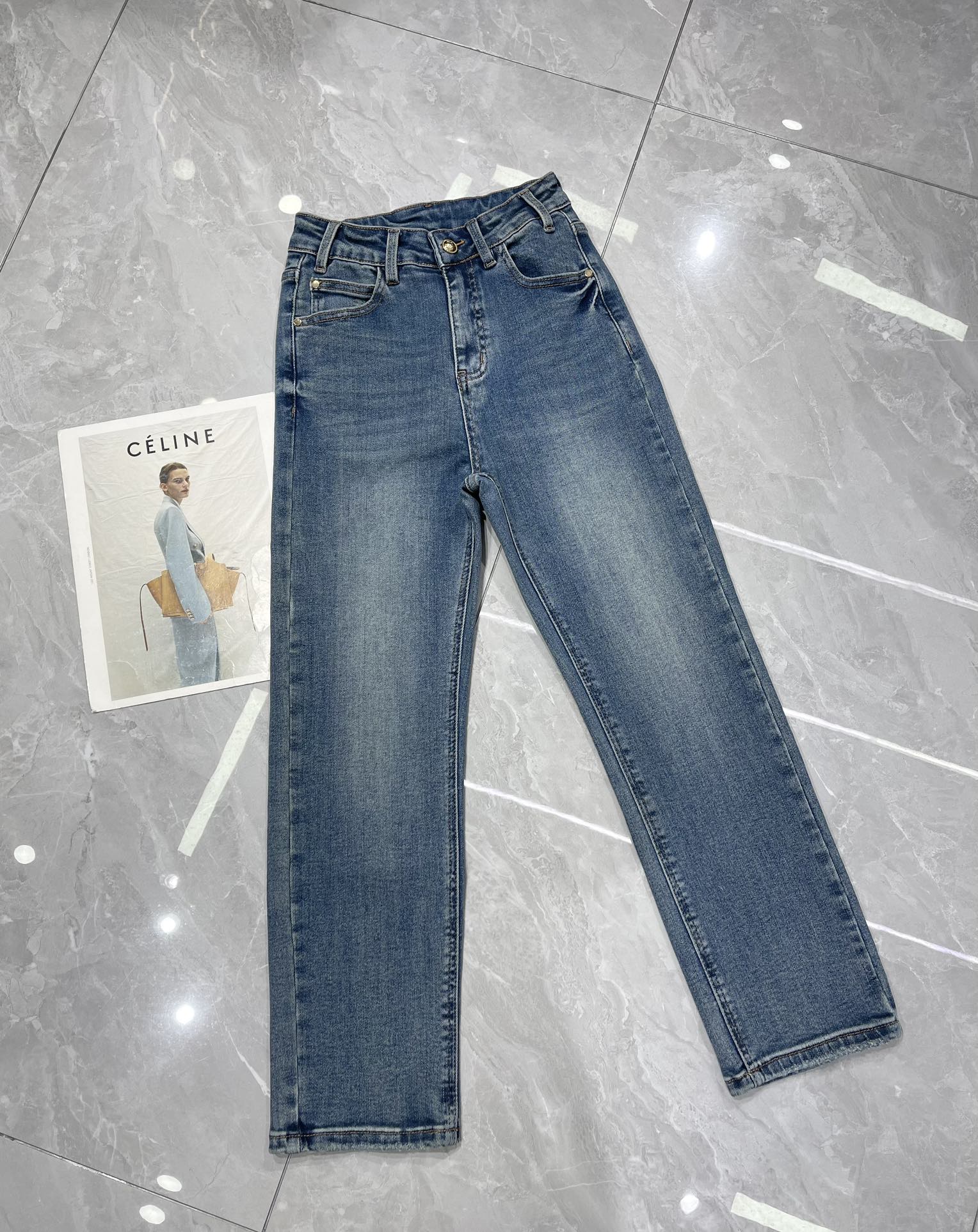 High-End Women’s Suit with Versatile New Pipe Pants for Stylish Look - 图片 3