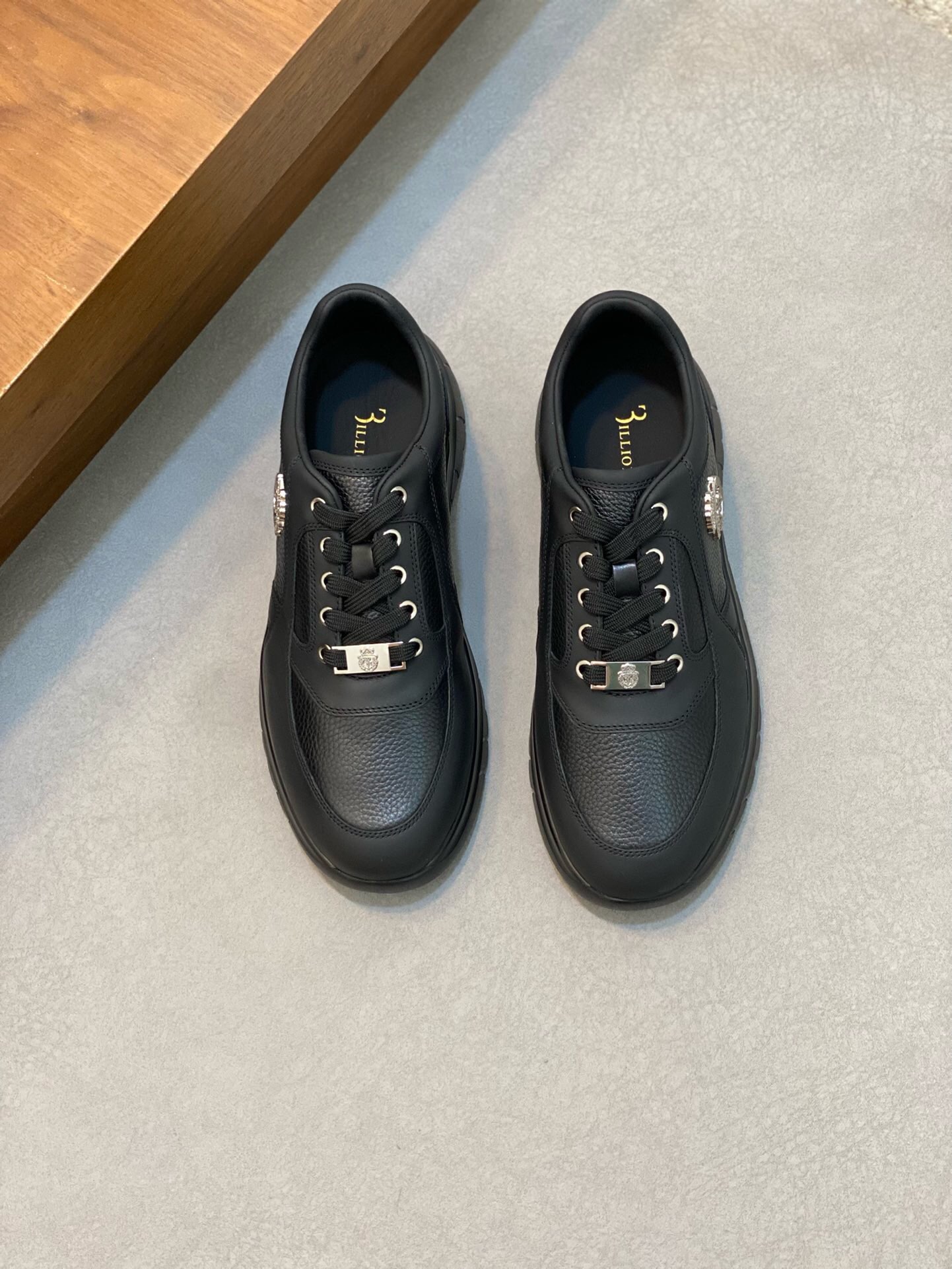 NO:217262,Brand BILLIONAIRE Color original color matching Number of codes 38-44 standard codes Price Material Billionaire new product Casual shoes!  High quality Top version 1:1 production fashion trend details are impeccable using imported original cowhide to make comfortable and breathable cowhide inner cowhide feet, comfortable foot feeling and superior quality original large bottom, billionaire, cowhide19860909品牌BILLIONAIRE 颜色原版配色 码数38-44标准码 价格 材质亿万富翁新品 休闲鞋！高品质 顶级版本1:1制作时尚潮流细节无可挑剔采用进口原版牛皮制作舒适透气牛皮内里牛皮垫脚、脚感舒适品质优越原版大底,亿万富翁,cowhide,Men's shoes