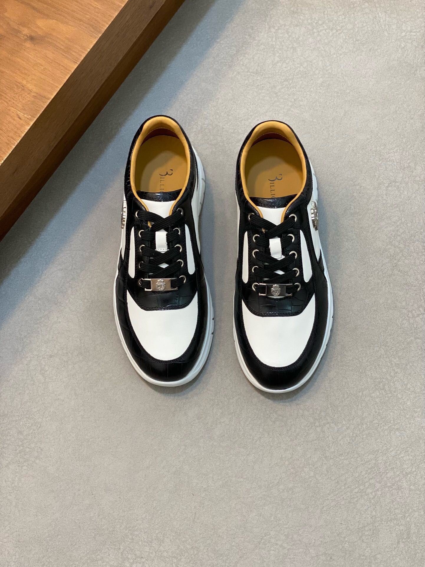 NO:218855,Brand BILLIONAIRE Color original color matching Number of codes 38-44 standard codes Price Material Billionaire new product Casual shoes!  High quality Top version 1:1 production fashion trend details are impeccable using imported original cowhide to make comfortable and breathable cowhide inner cowhide feet, comfortable foot feeling and superior quality original large bottom, billionaire, cowhide19860909品牌BILLIONAIRE 颜色原版配色 码数38-44标准码 价格 材质亿万富翁新品 休闲鞋！高品质 顶级版本1:1制作时尚潮流细节无可挑剔采用进口原版牛皮制作舒适透气牛皮内里牛皮垫脚、脚感舒适品质优越原版大底,亿万富翁,cowhide,Men's shoes