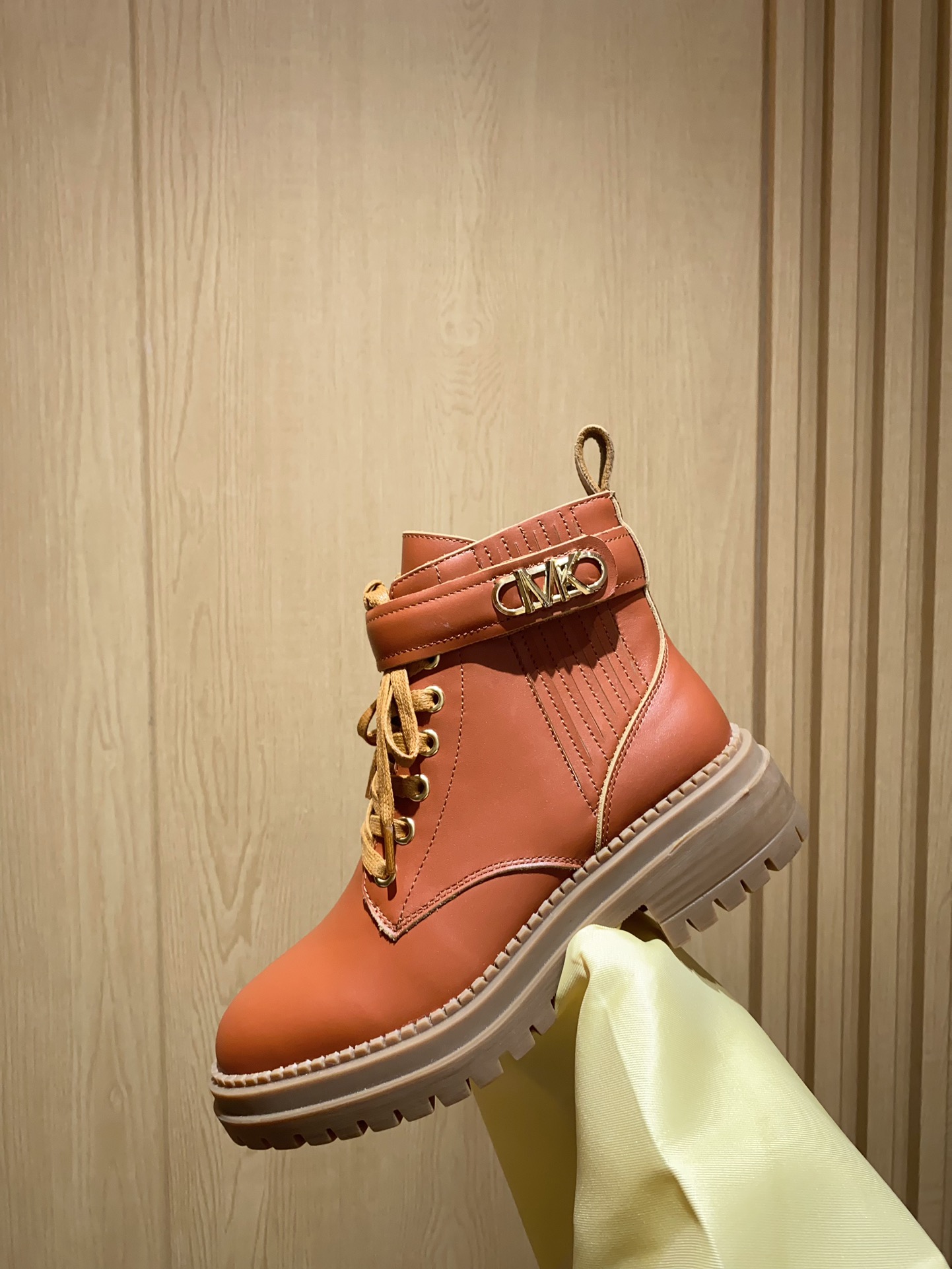 2024 Michael Kors Martin Boots: Cow Skin, Sheep Interior, Slide-Proof Base.