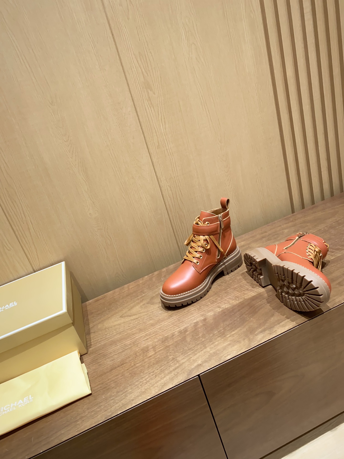 2024 Michael Kors Martin Boots: Cow Skin, Sheep Interior, Slide-Proof Base. - 图片 3
