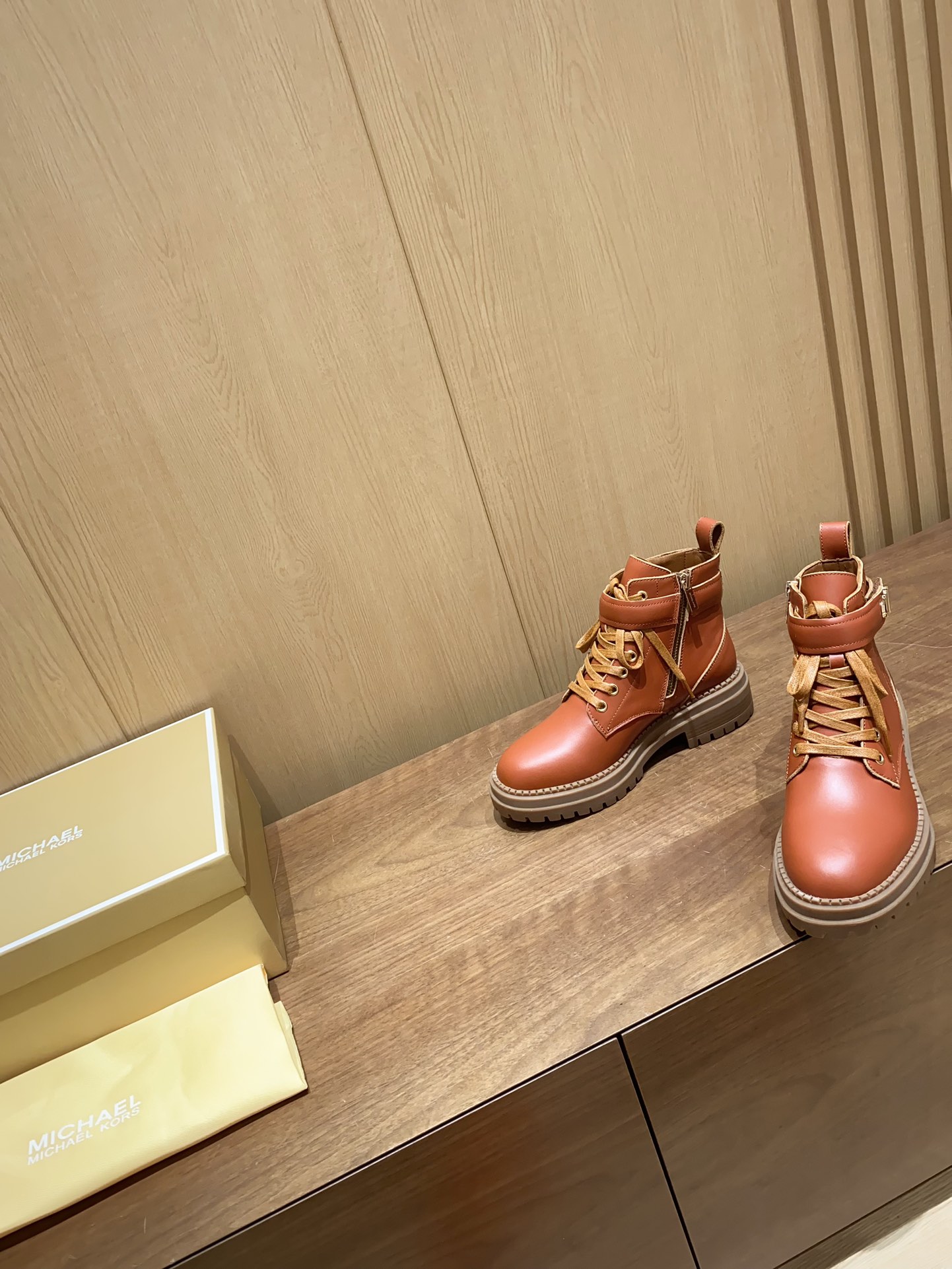 2024 Michael Kors Martin Boots: Cow Skin, Sheep Interior, Slide-Proof Base. - 图片 2