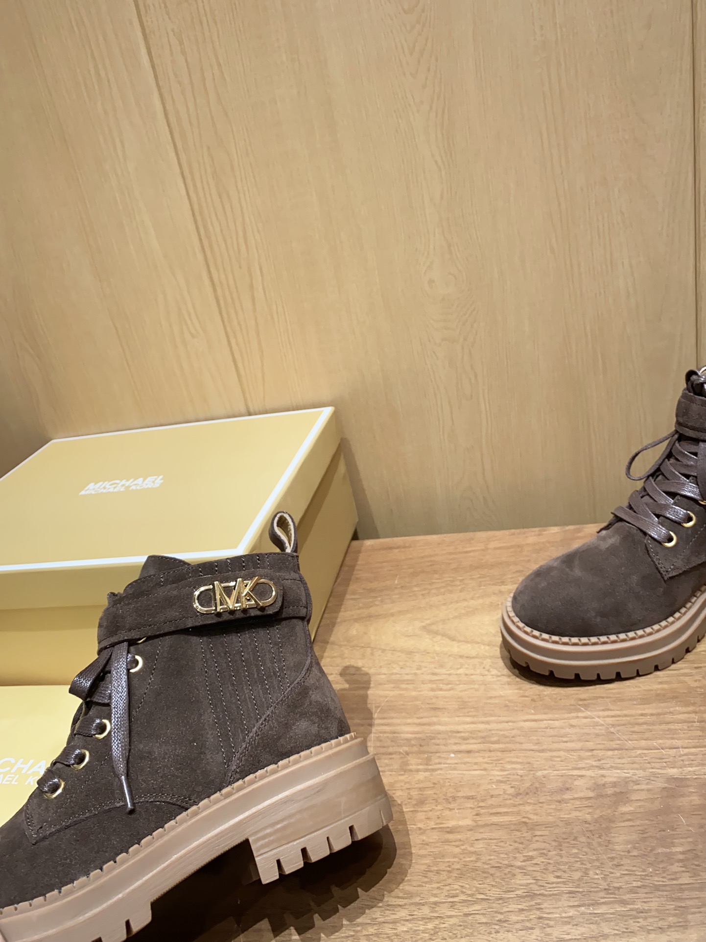 2024 Michael Kors Martin Boots: Cowskin Velvet, Sheepskin Inside, Rubber Base. - 图片 5