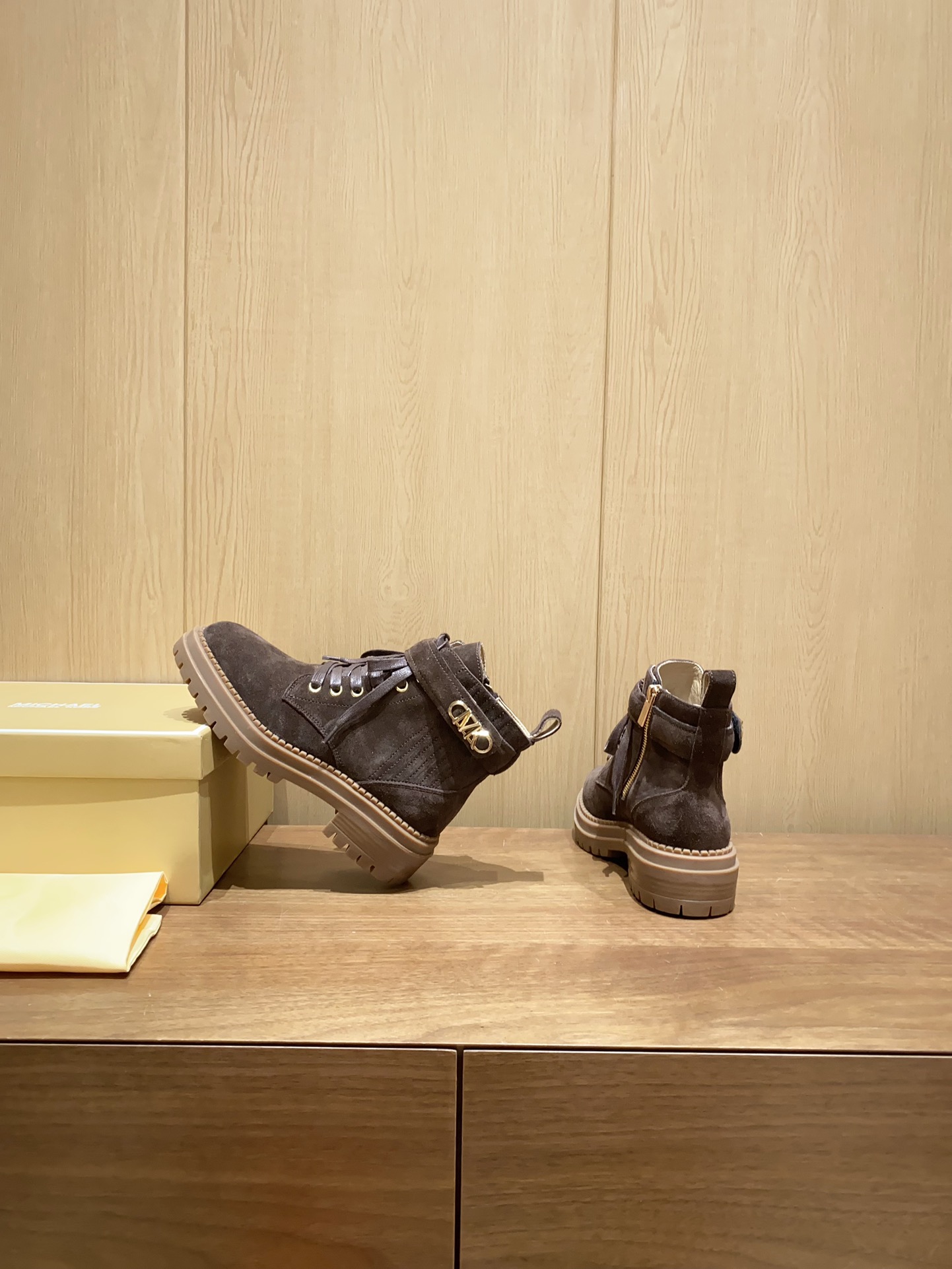 2024 Michael Kors Martin Boots: Cowskin Velvet, Sheepskin Inside, Rubber Base. - 图片 3