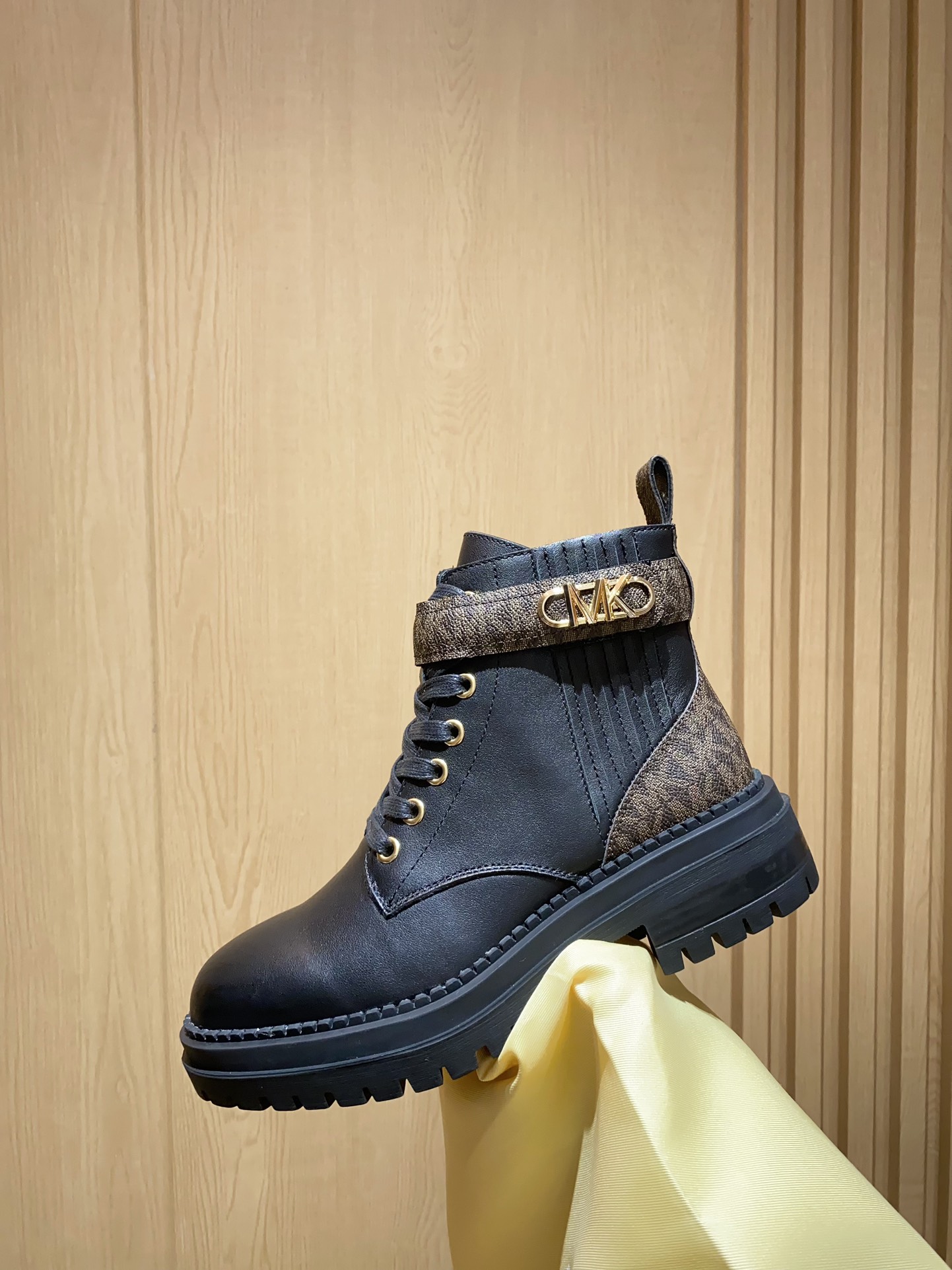 2024 Michael Kors Martin Boots: Cow Skin, Sheepskin Lining, Anti-Slip Sole, $650.