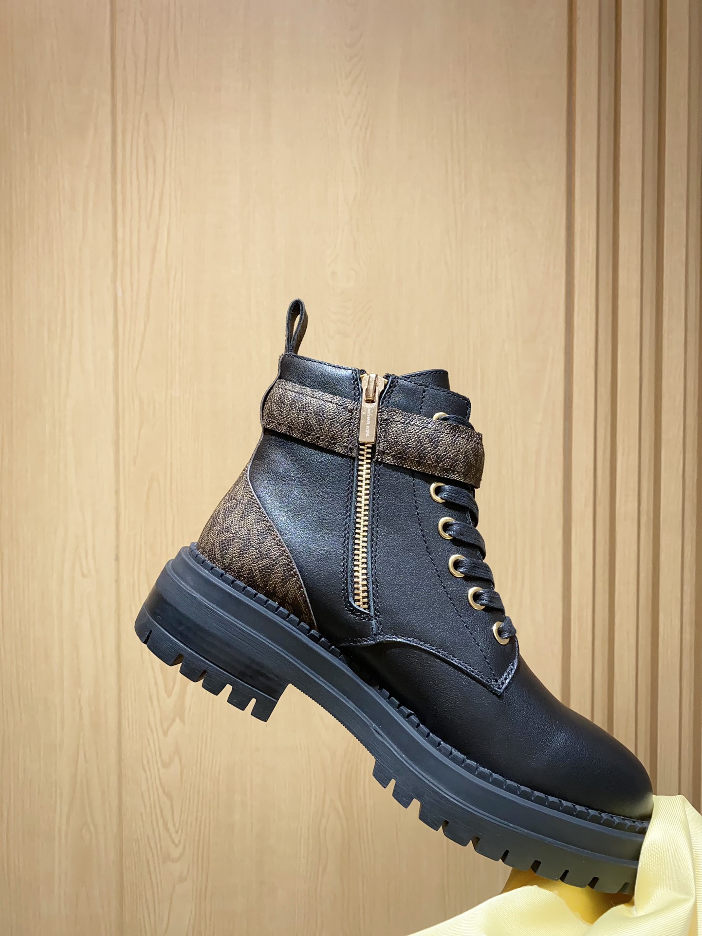 2024 Michael Kors Martin Boots: Cow Skin, Sheep Air Inside, Slide-Proof Rubber Base. - 图片 8