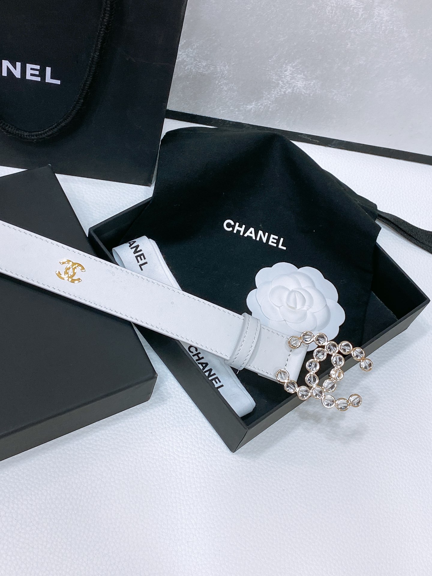 Chanel24c树脂水晶logo搭扣黄铜金属进口胎牛皮平纹带身饰有cc小logo手感柔软细腻3.0cm